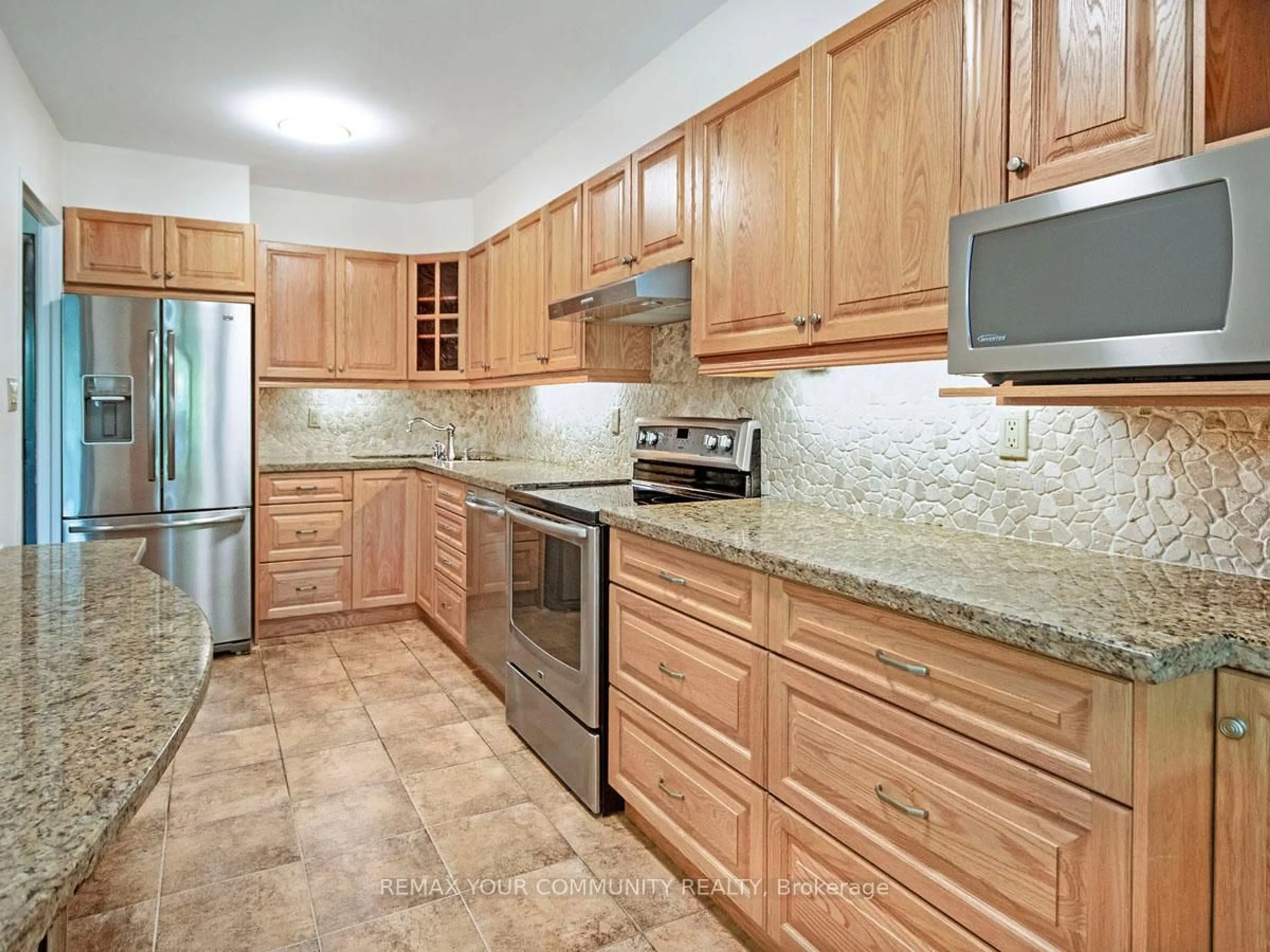 Standard kitchen, ceramic/tile floor for 70 Baif Blvd #309, Richmond Hill Ontario L4C 5L2