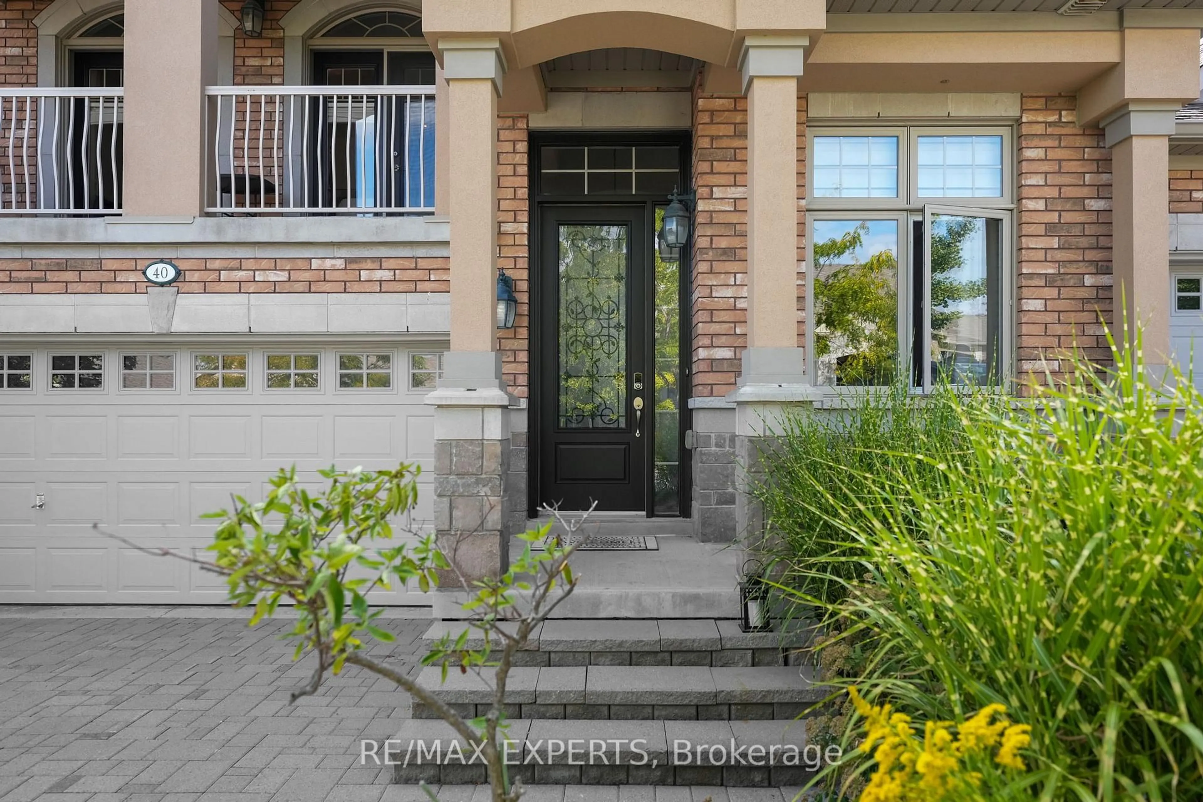 Indoor entryway for 40 Hillcrest Dr, New Tecumseth Ontario L9R 0N4