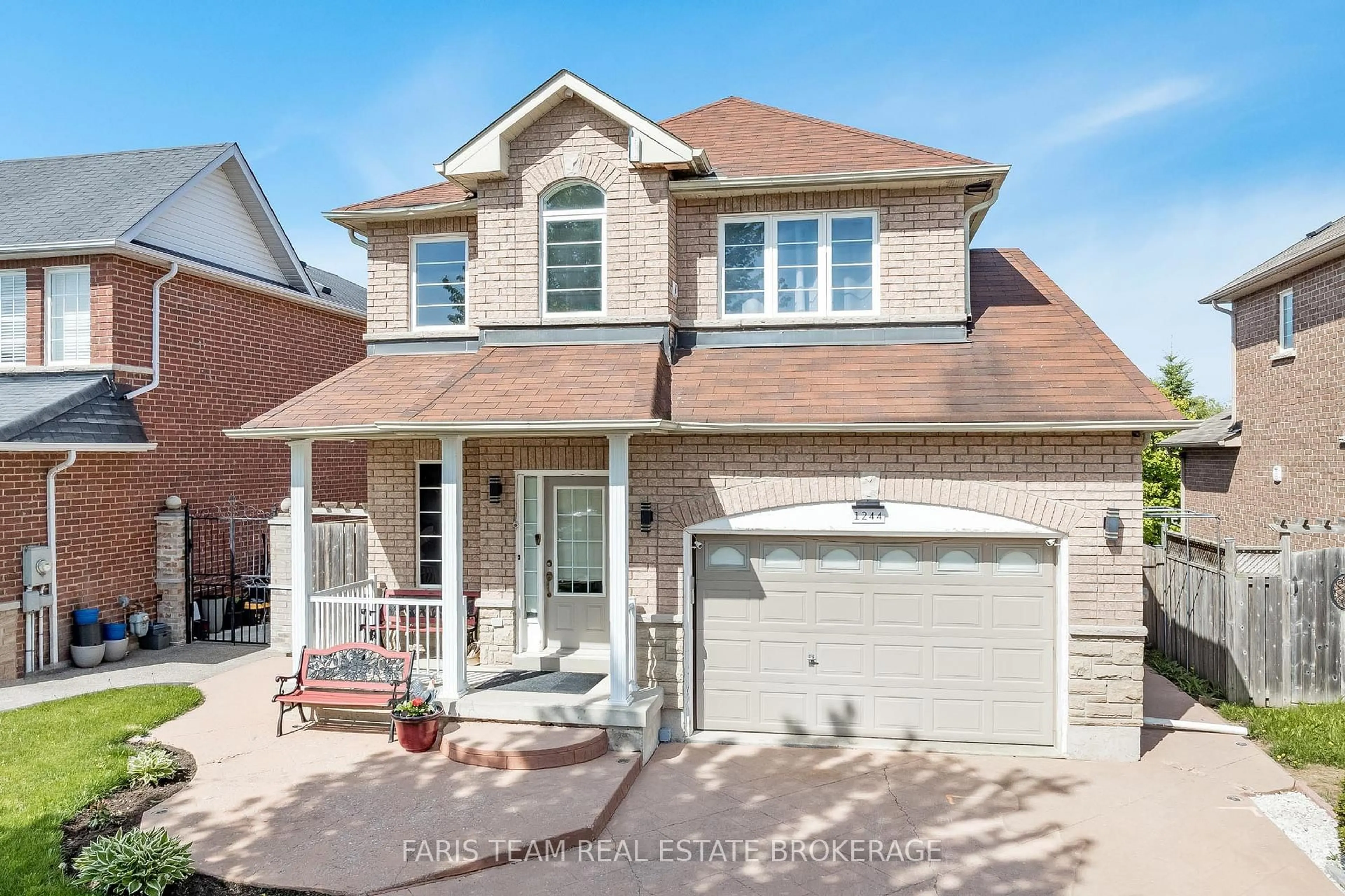 Home with brick exterior material, street for 1244 Mary-Lou St, Innisfil Ontario L9S 0E5