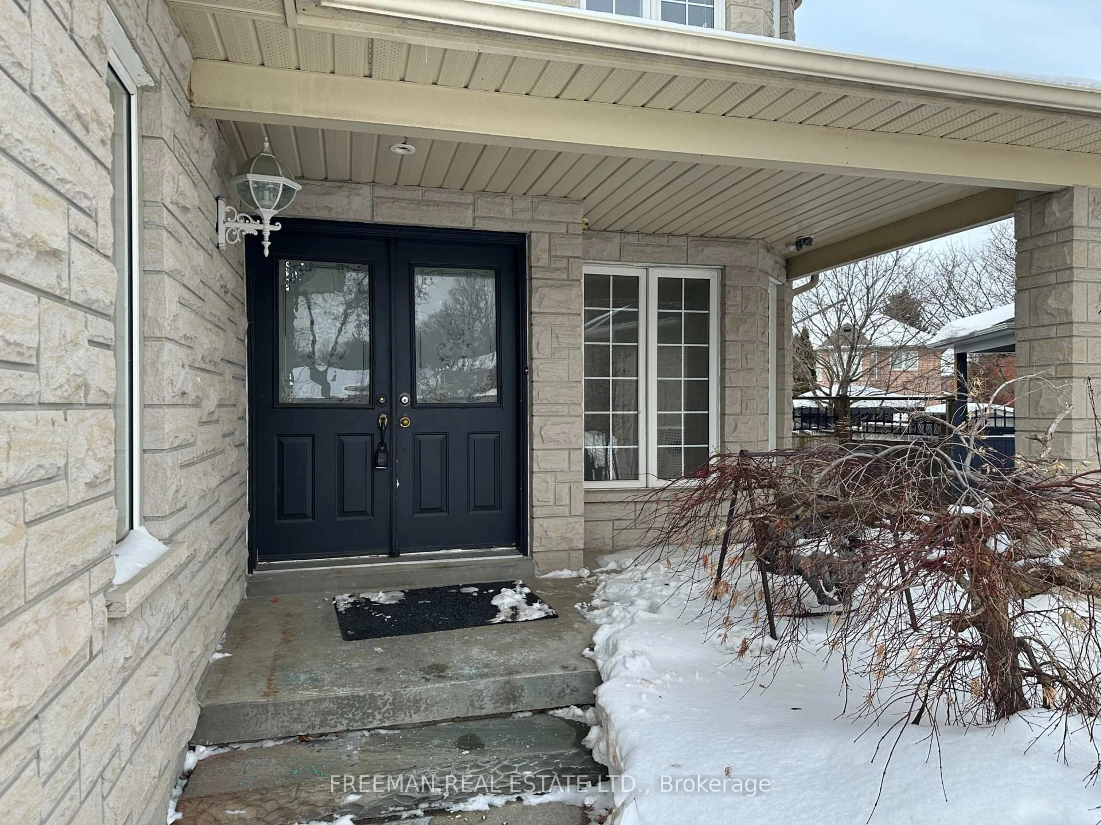 Indoor entryway for 1 Humber Forest Crt, Vaughan Ontario L4H 1N3