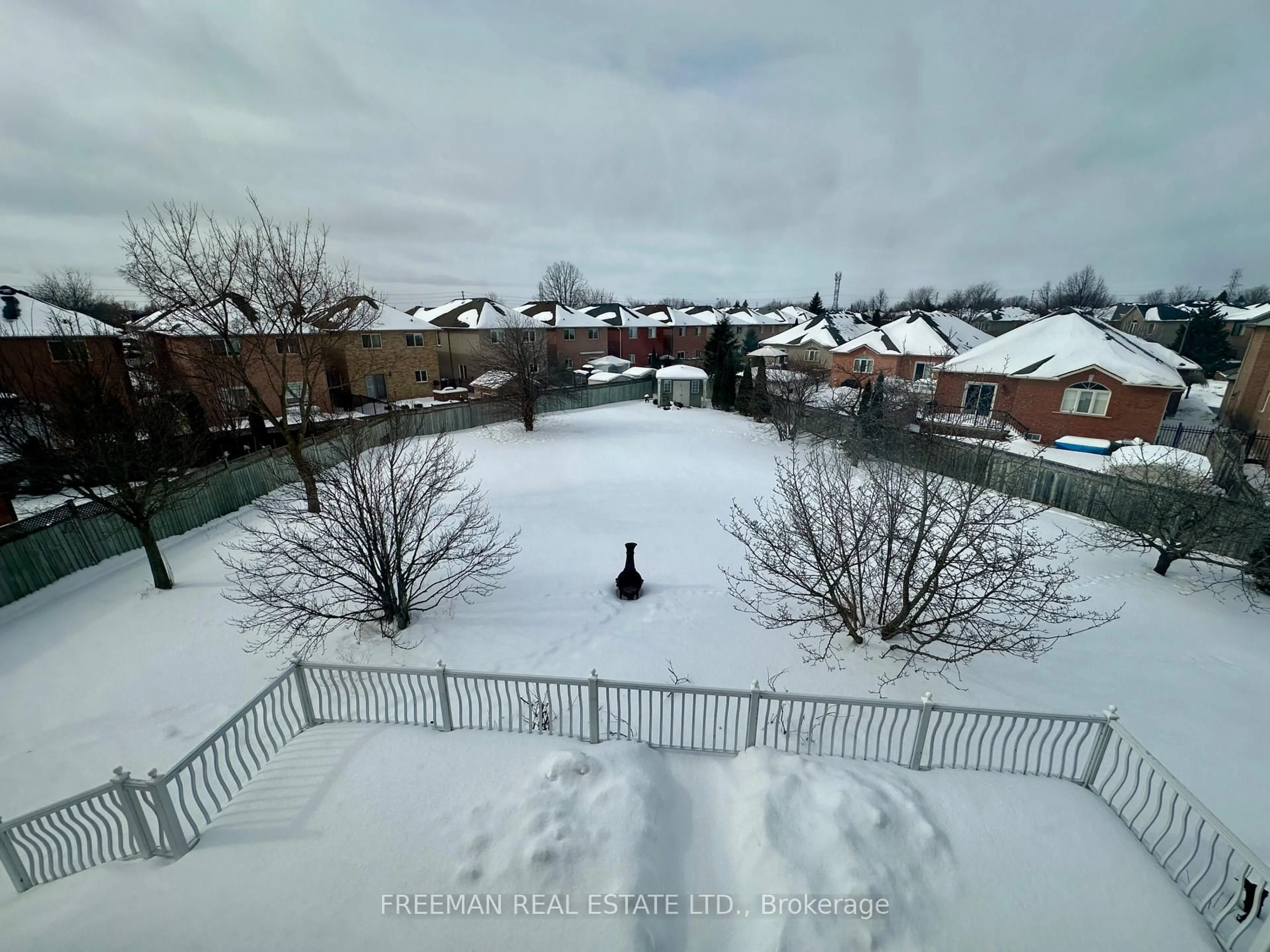 A pic from outside/outdoor area/front of a property/back of a property/a pic from drone, street for 1 Humber Forest Crt, Vaughan Ontario L4H 1N3