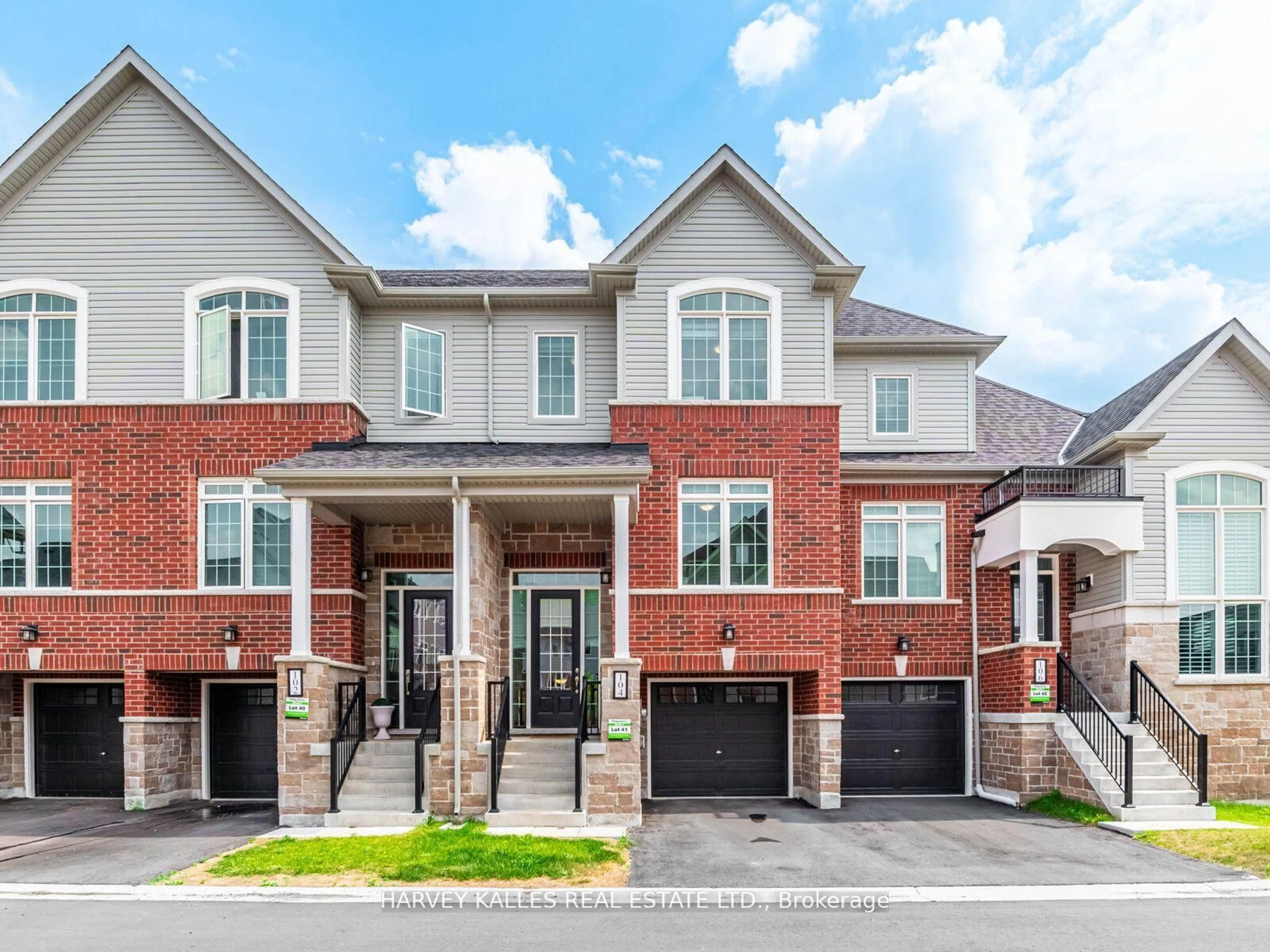 Home with brick exterior material, street for 104 Lyall Stokes Circ, East Gwillimbury Ontario L0G 1M0