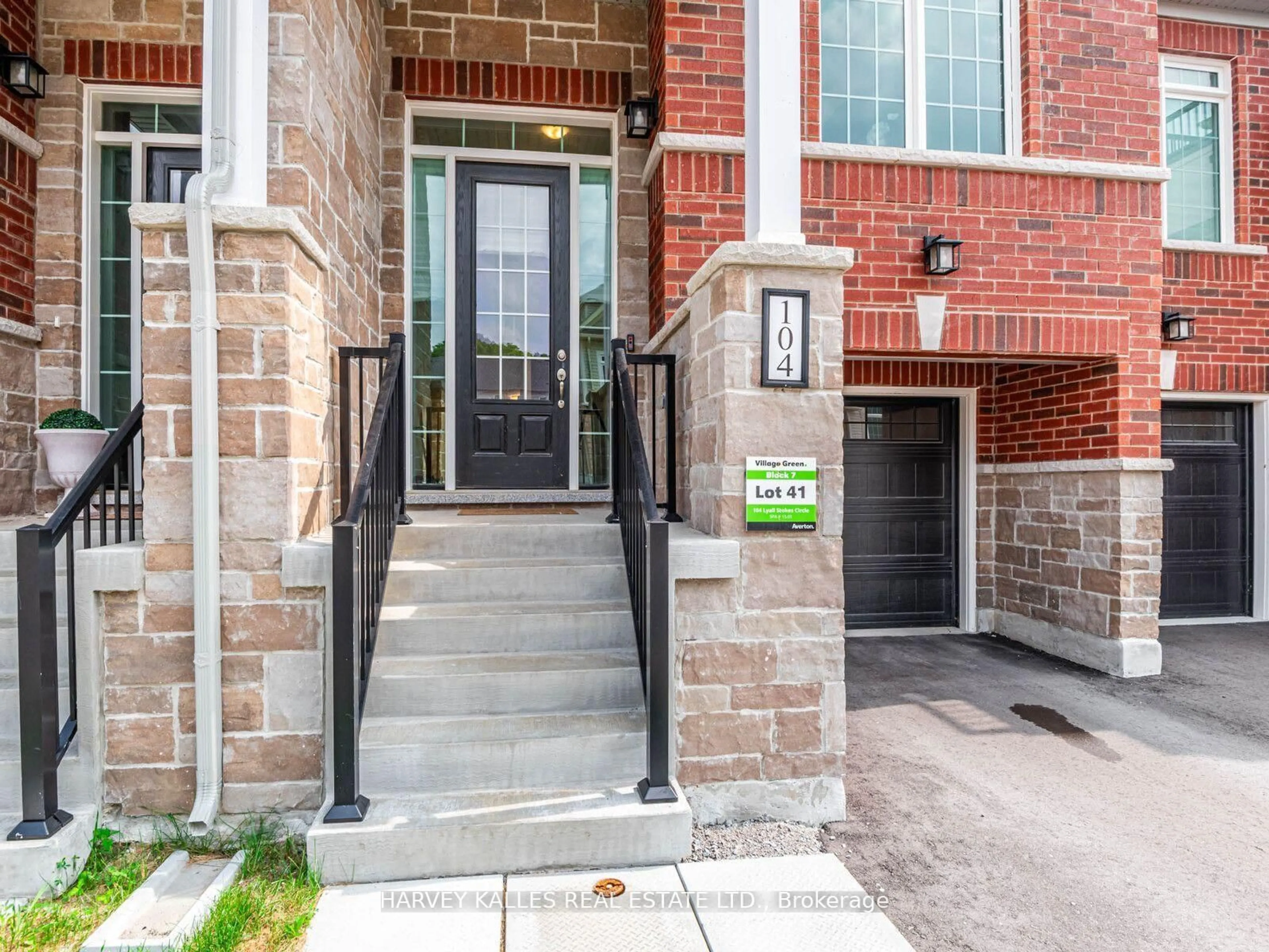 Home with brick exterior material, street for 104 Lyall Stokes Circ, East Gwillimbury Ontario L0G 1M0