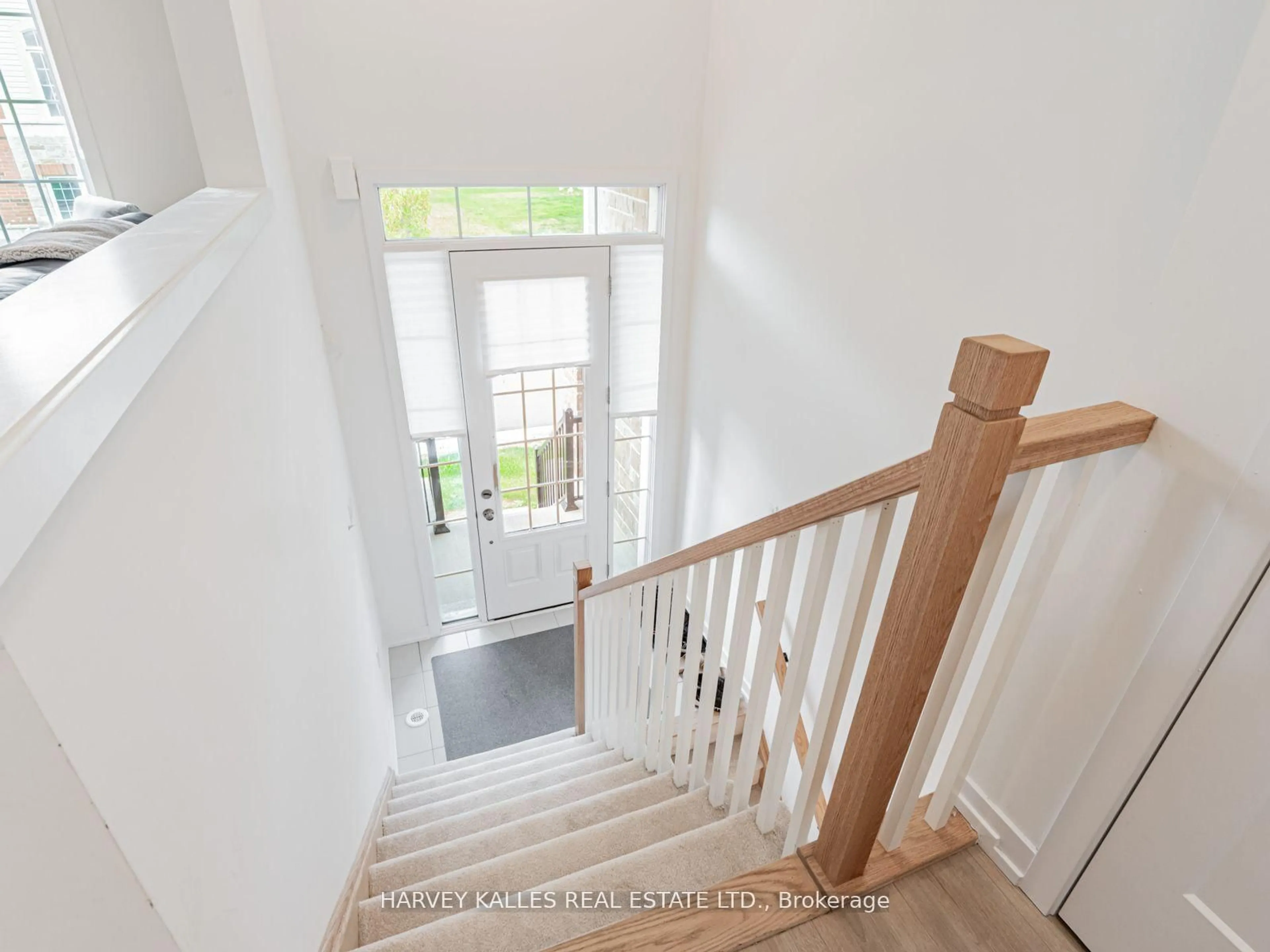 Unknown for 104 Lyall Stokes Circ, East Gwillimbury Ontario L0G 1M0