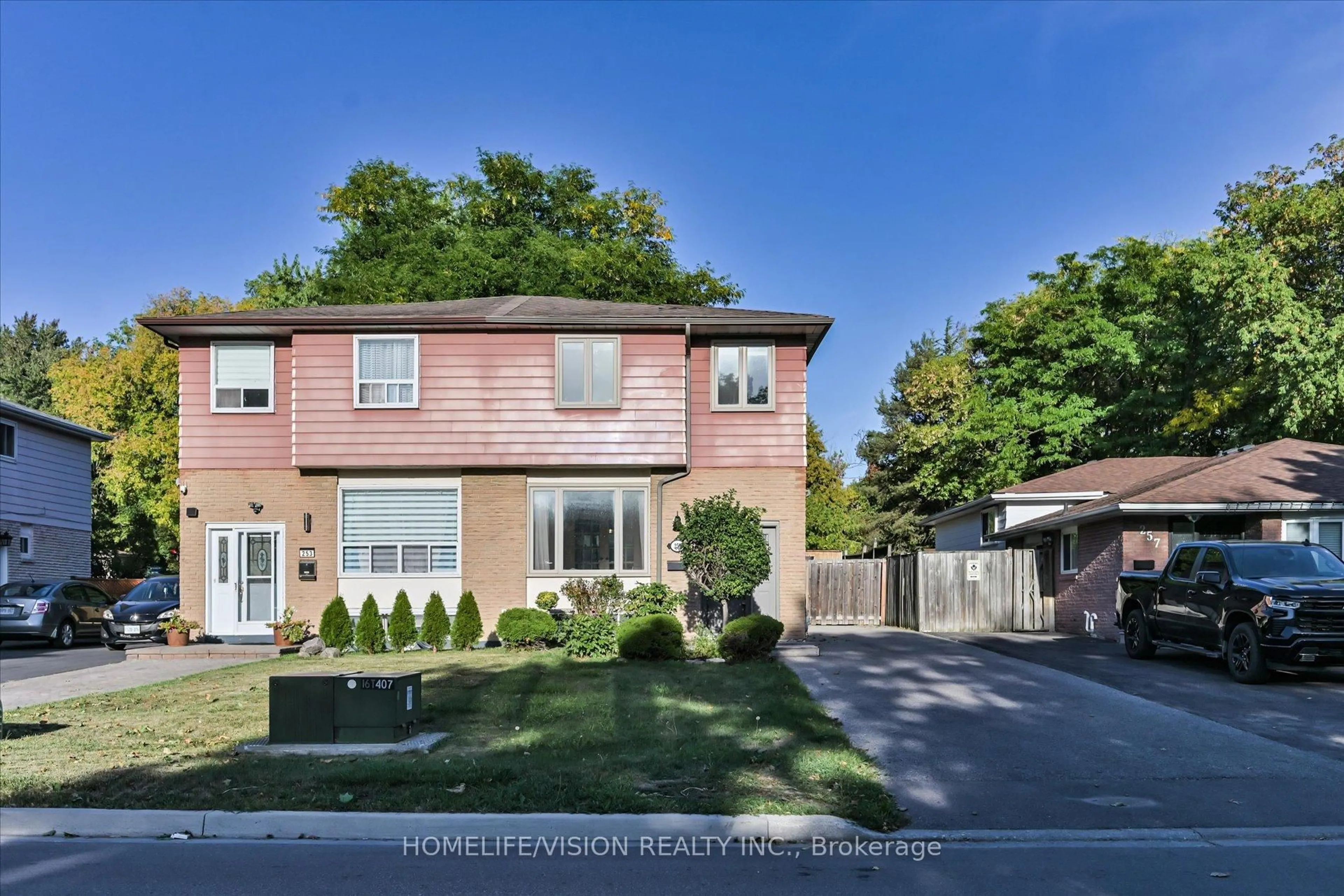 Home with brick exterior material, street for 255 Cedar Ave, Richmond Hill Ontario L4C 2B3