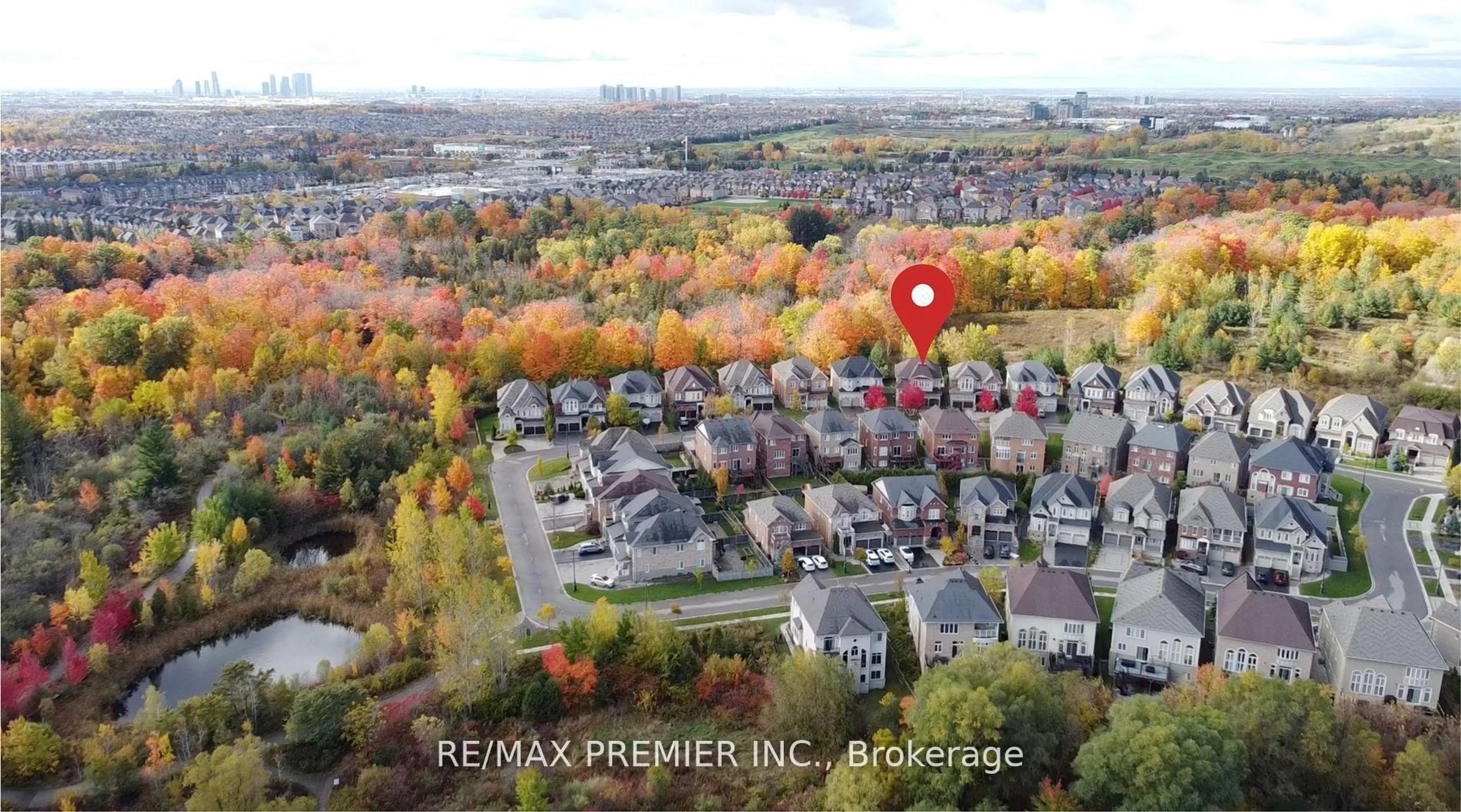 A pic from outside/outdoor area/front of a property/back of a property/a pic from drone, street for 64 Heintzman Cres, Vaughan Ontario L6A 4T1