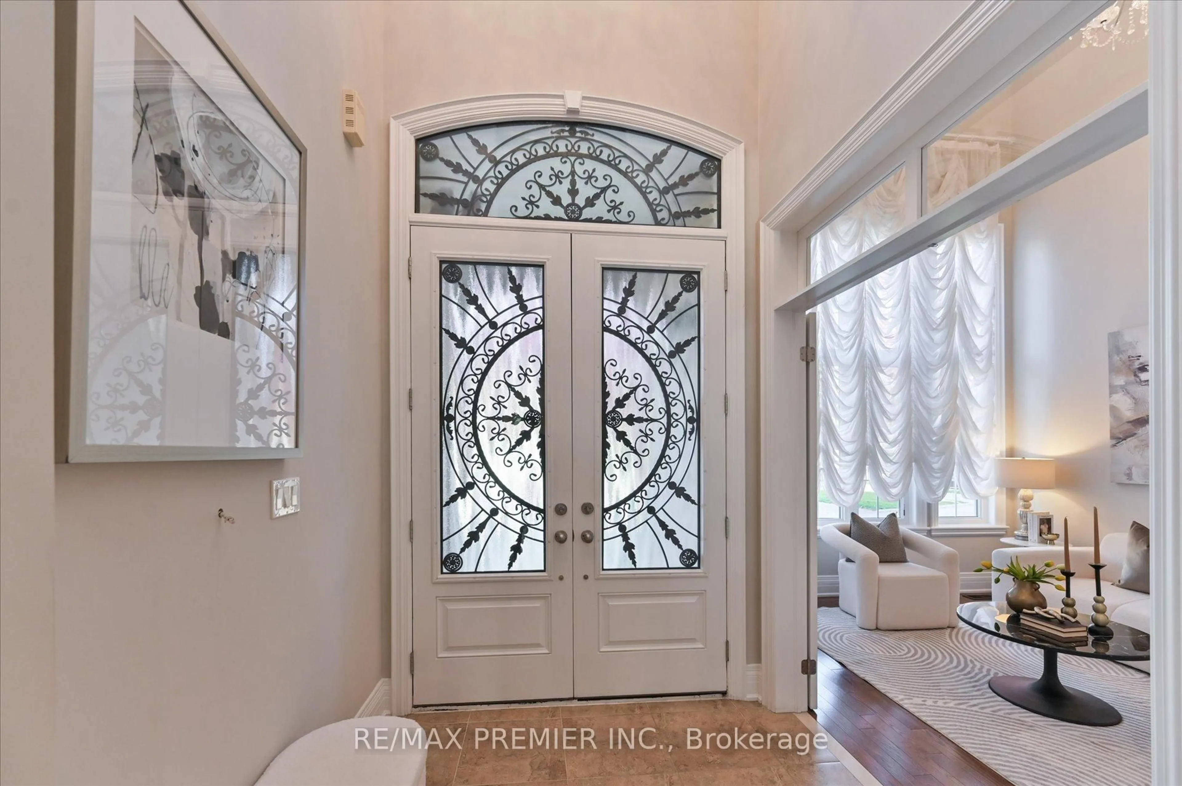 Indoor entryway for 64 Heintzman Cres, Vaughan Ontario L6A 4T1