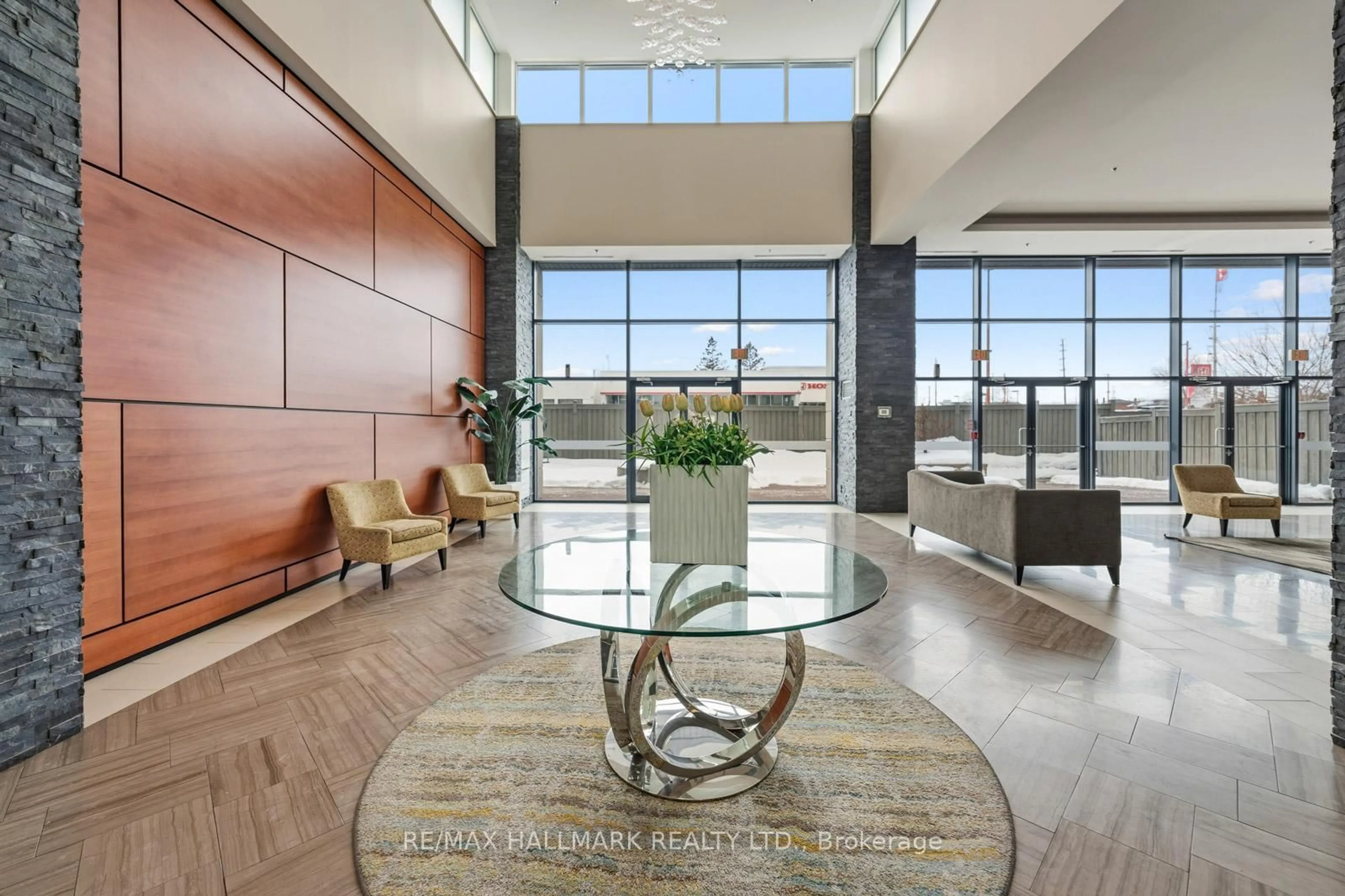 Indoor foyer for 12 Woodstream Blvd #902, Vaughan Ontario L4L 8C3