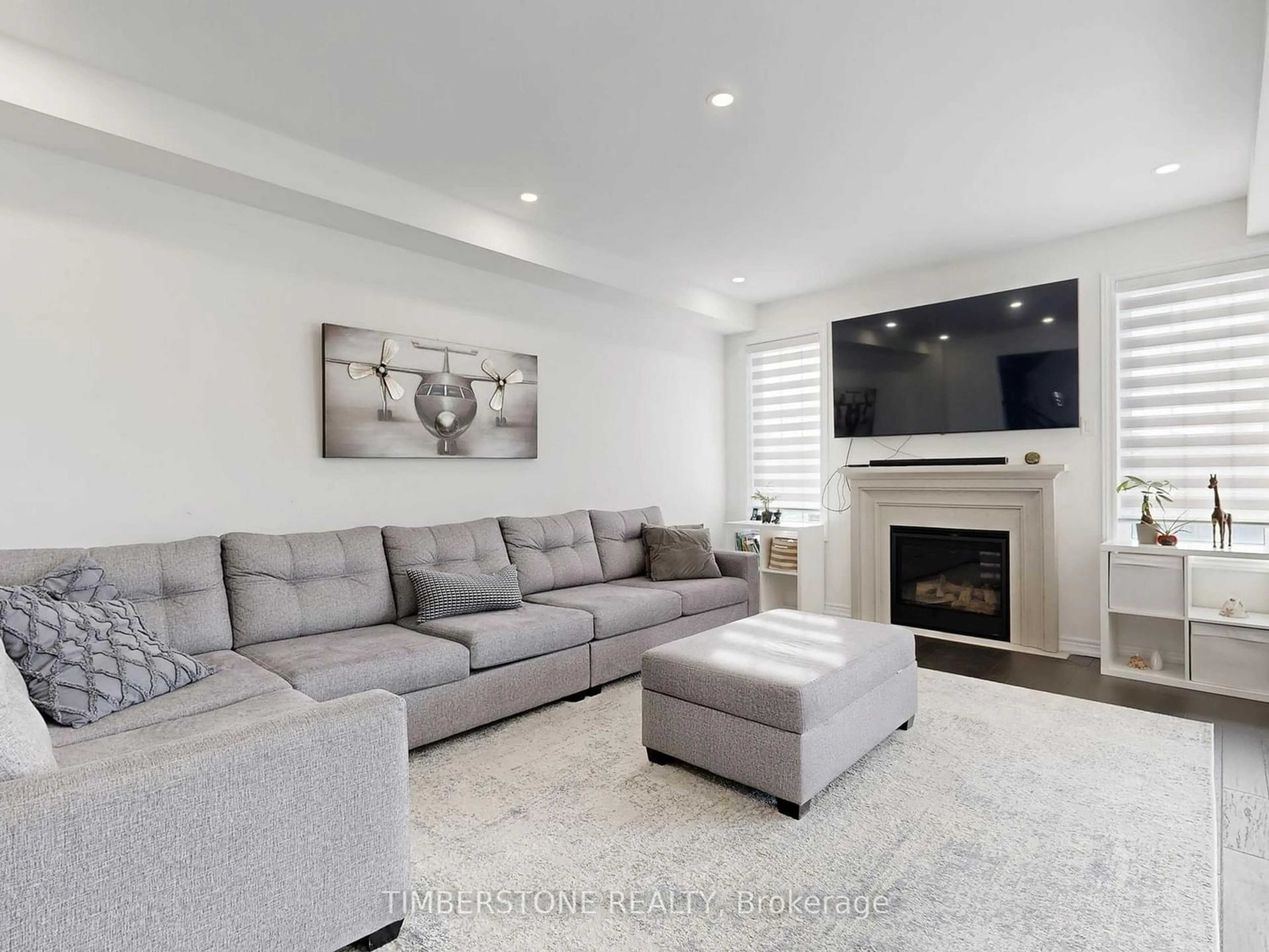 Living room with furniture, unknown for 69 Stilton Ave, Vaughan Ontario L4H 5C3