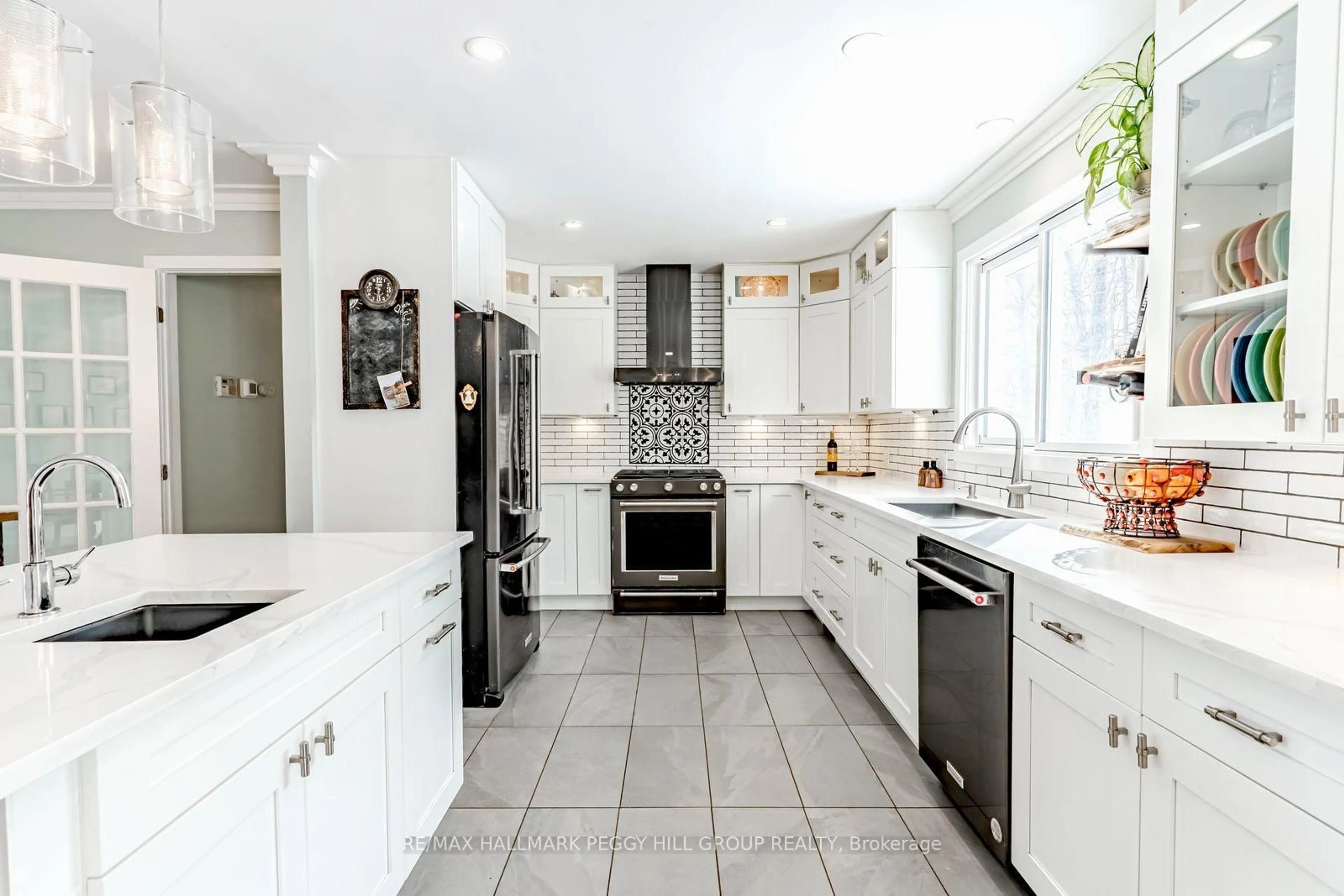 Contemporary kitchen, ceramic/tile floor for 3822 West St, Innisfil Ontario L9S 2L8