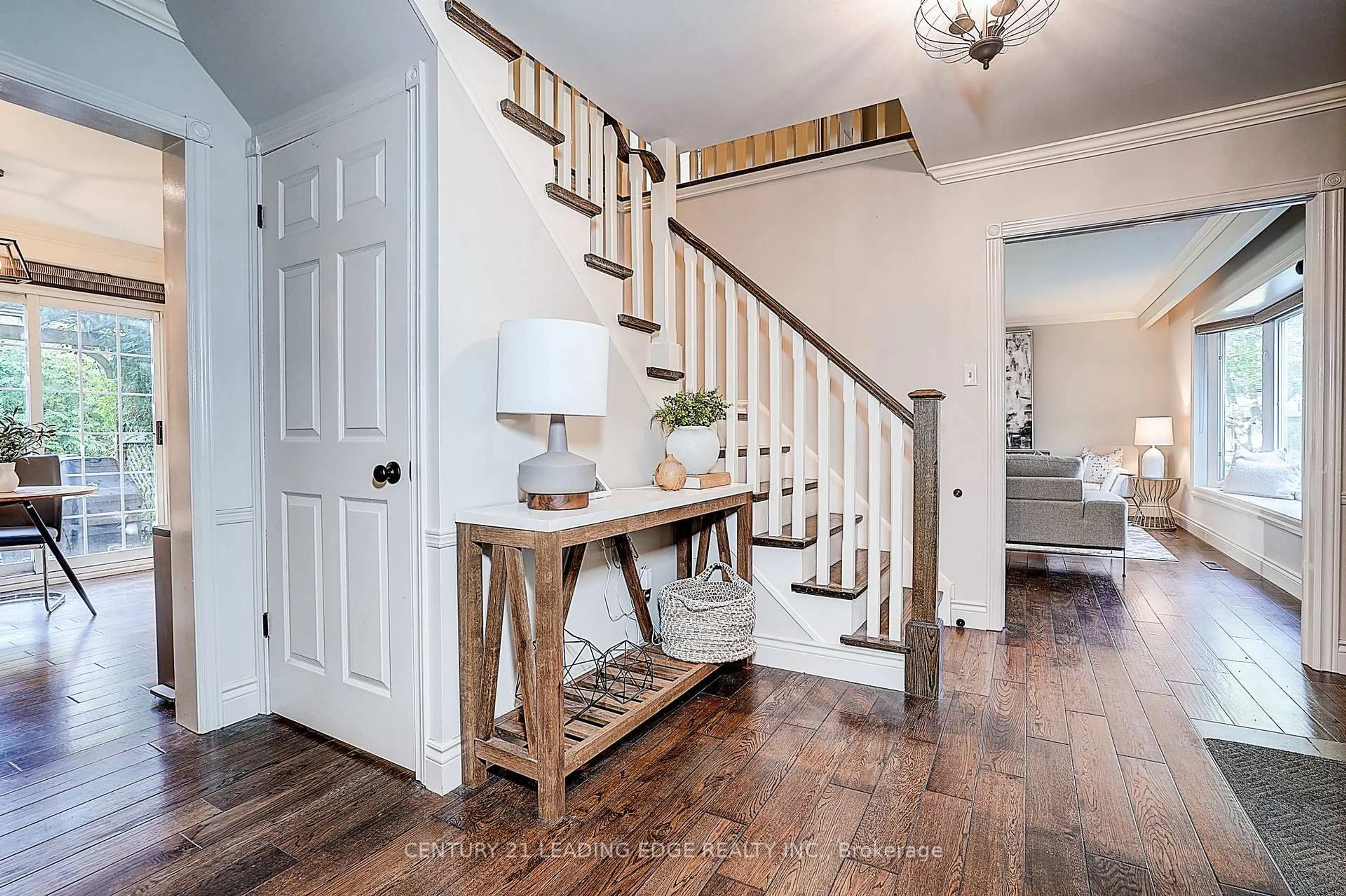 Indoor entryway for 101 Ramona Blvd, Markham Ontario L3P 2K6