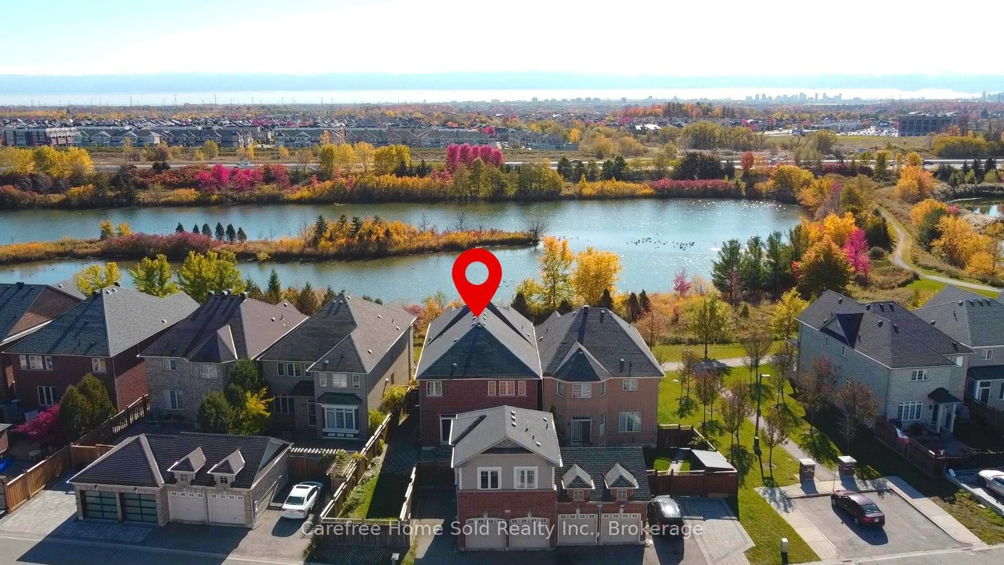 A pic from outside/outdoor area/front of a property/back of a property/a pic from drone, water/lake/river/ocean view for 33 Oakmoor Lane, Markham Ontario L6B 0P1