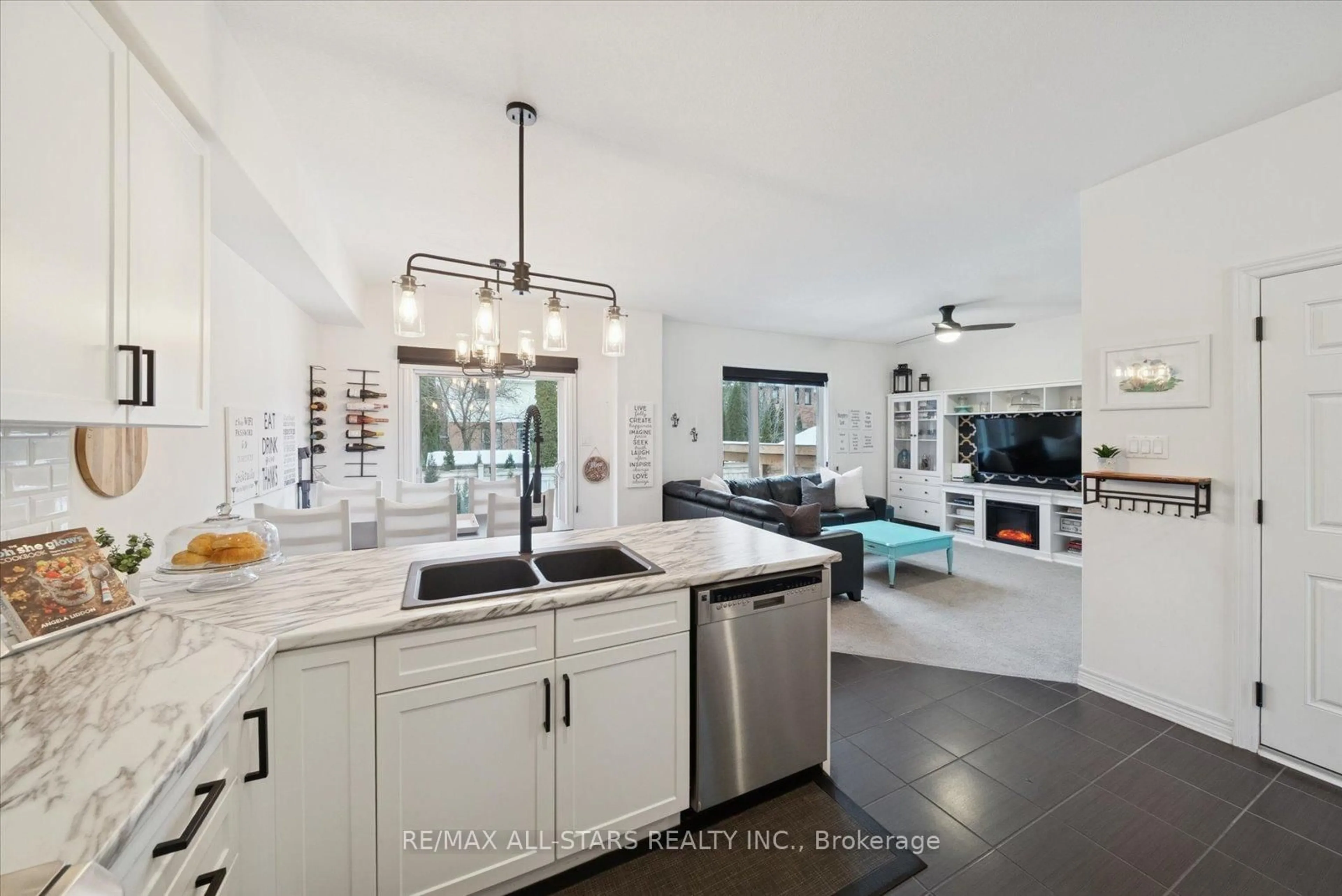 Open concept kitchen, ceramic/tile floor for 20 Carleton Tr, New Tecumseth Ontario L0G 1A0