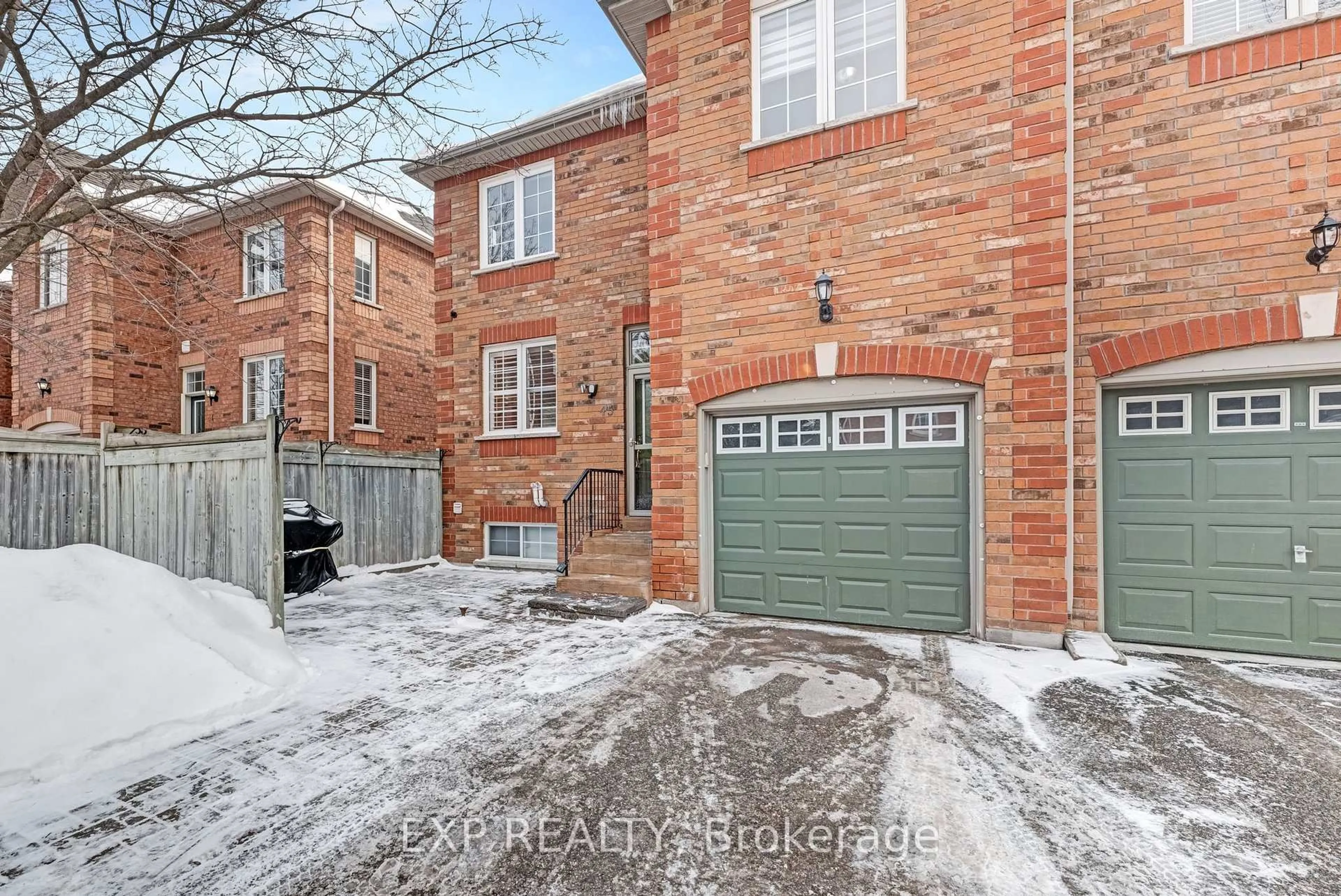 Home with brick exterior material, street for 45 Sandlewood Crt, Aurora Ontario L4G 7N2