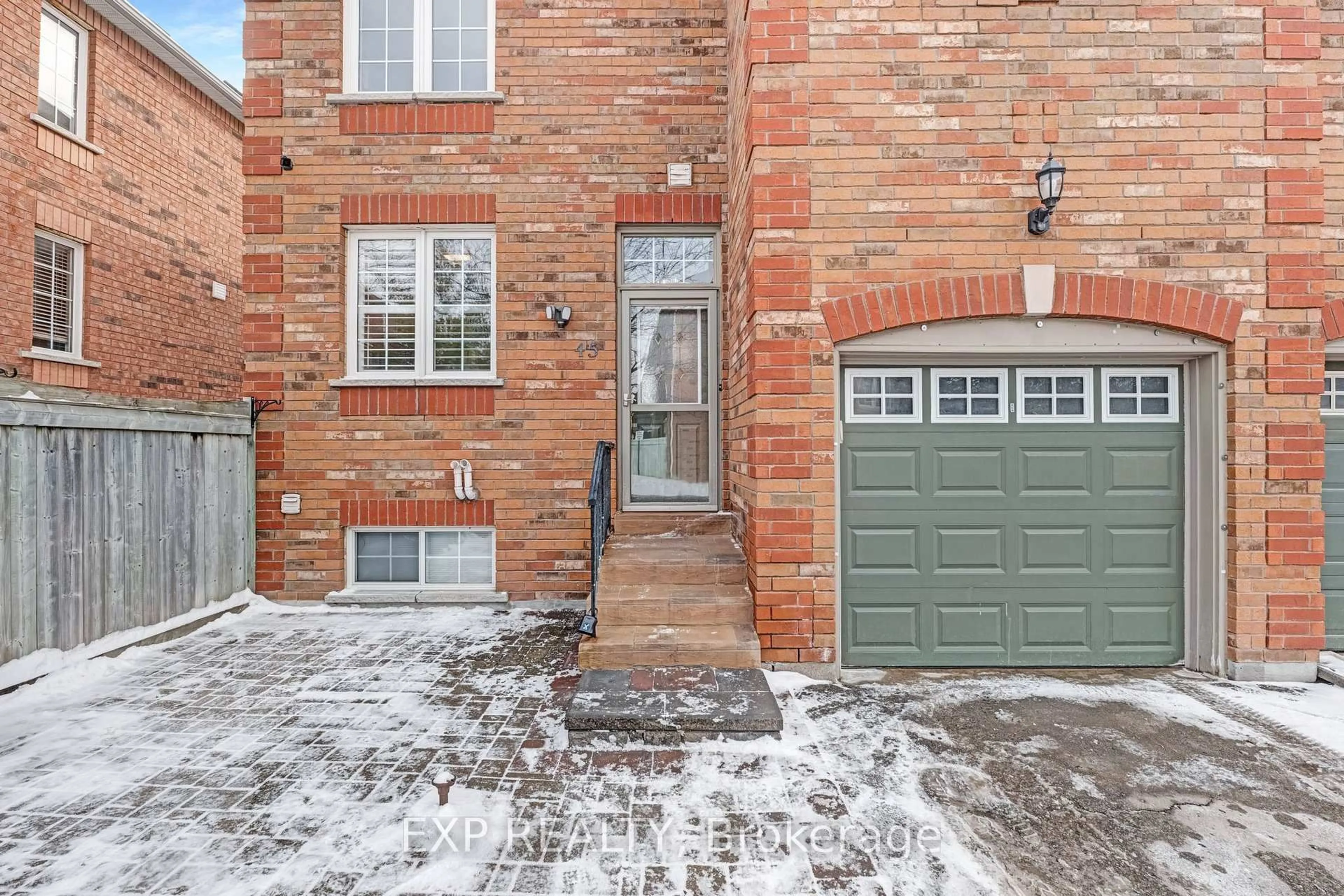 Unknown for 45 Sandlewood Crt, Aurora Ontario L4G 7N2