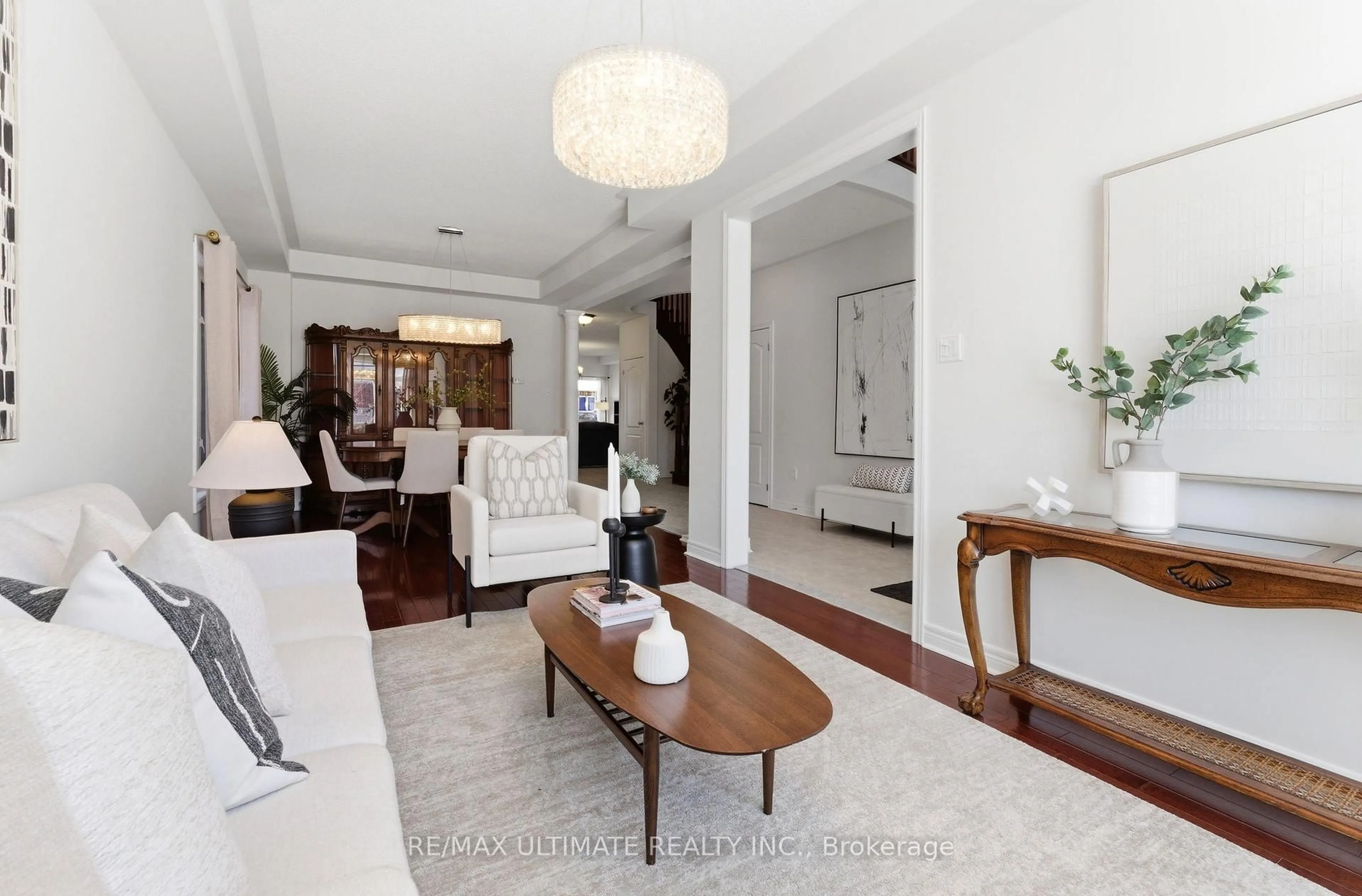 Living room with furniture, unknown for 417 Kwapis Blvd, Newmarket Ontario L3X 3H5