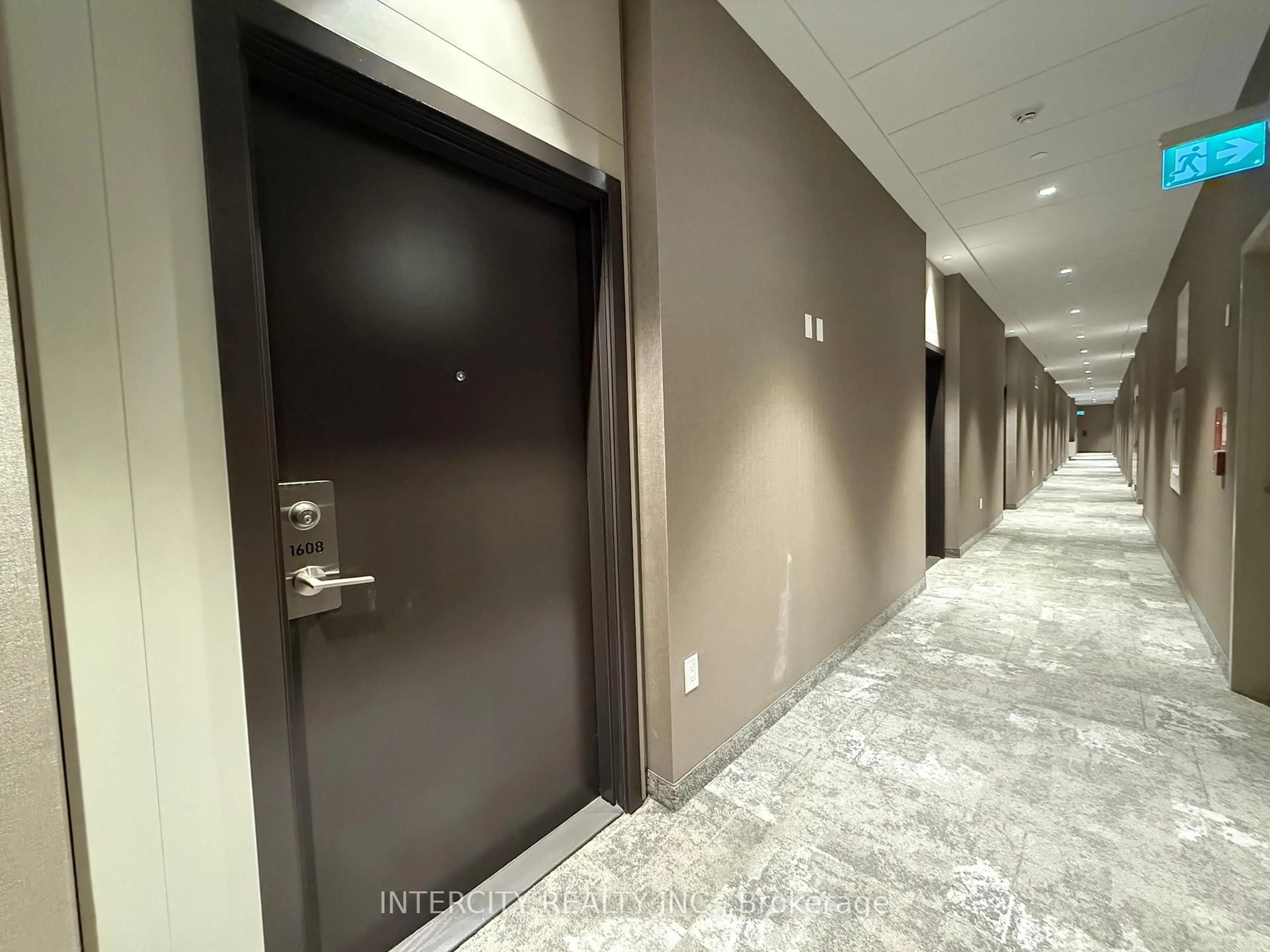 Indoor foyer for 60 Honeycrisp Cres #1608, Vaughan Ontario L4K 0N5