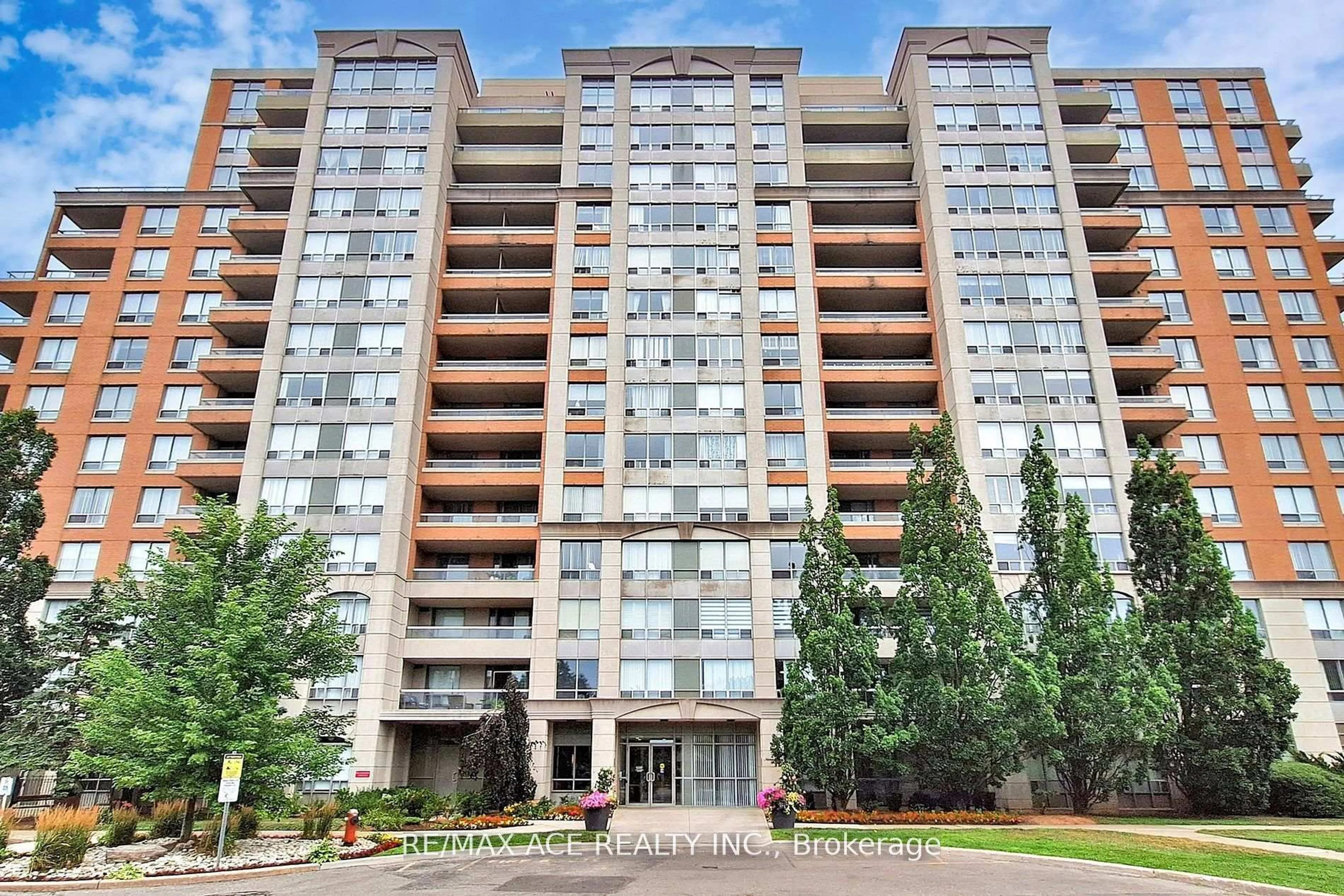 Indoor foyer for 29 Northern Heights Dr #1108, Richmond Hill Ontario L4B 4L8