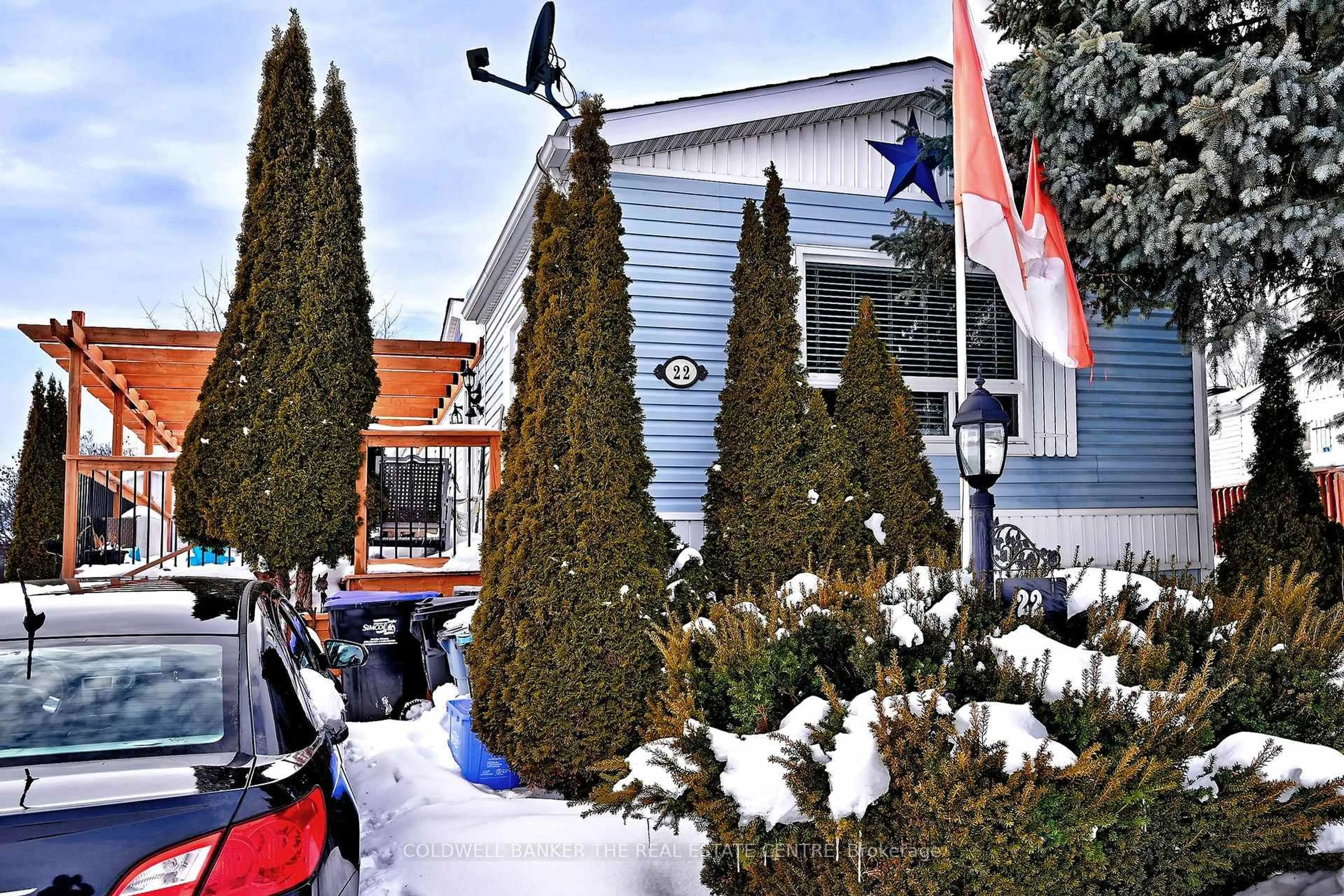 Patio, street for 22 Sunrise Circ, Bradford West Gwillimbury Ontario L3Z 3W9