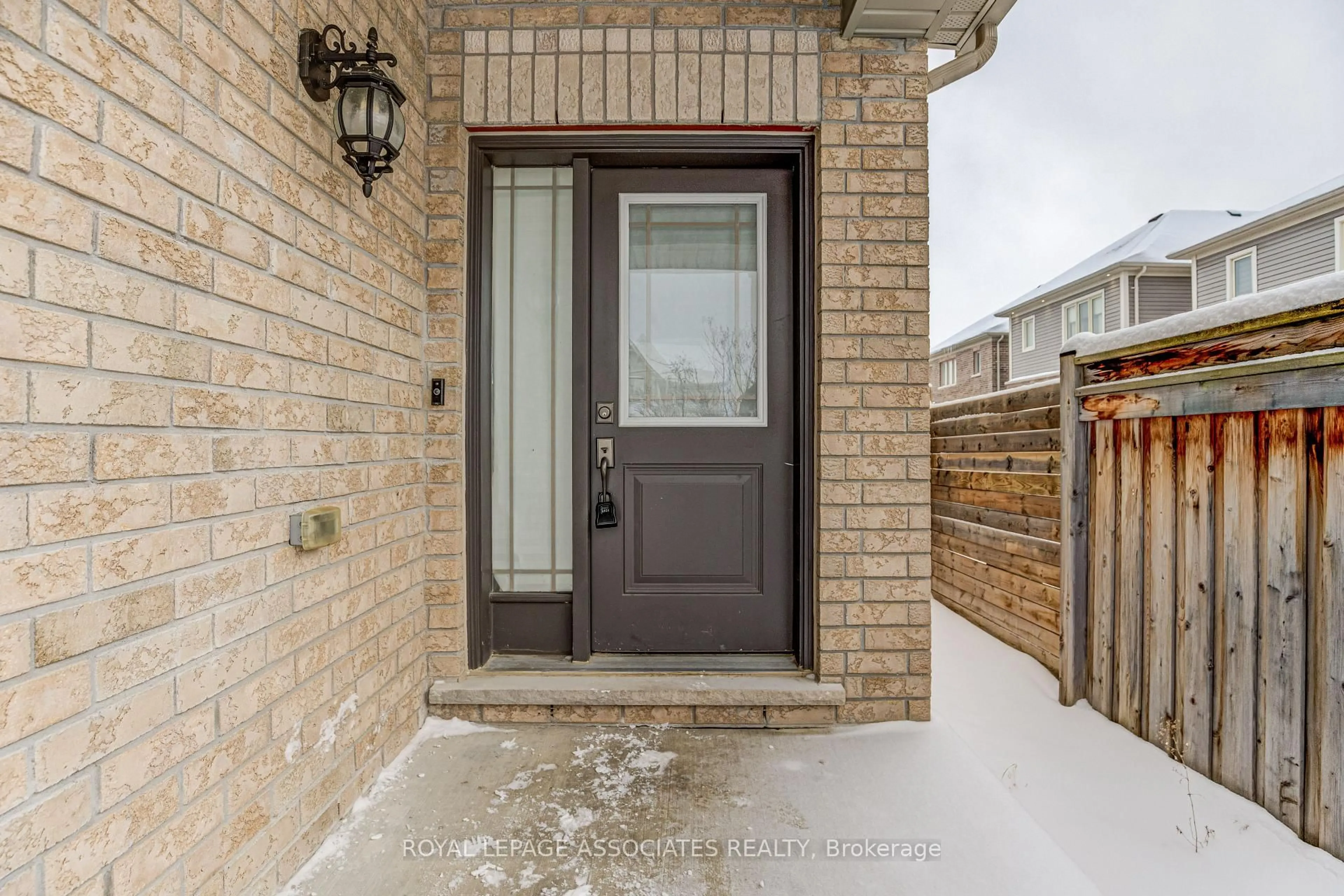 Indoor entryway for 25 Gallagher Cres, New Tecumseth Ontario L9R 0P3