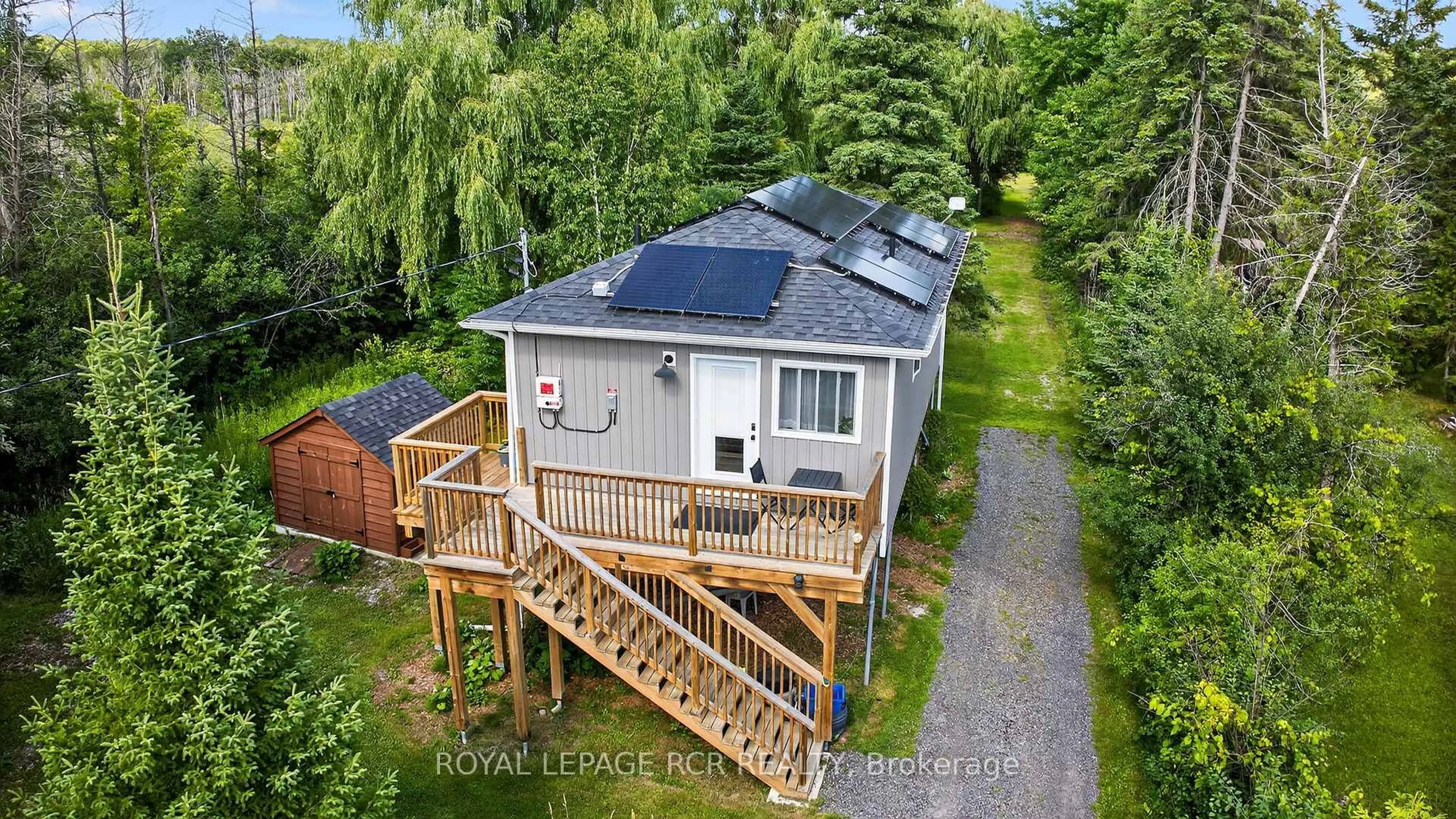 A pic from outside/outdoor area/front of a property/back of a property/a pic from drone, unknown for 8 Mustard St, Uxbridge Ontario L9P 1R2