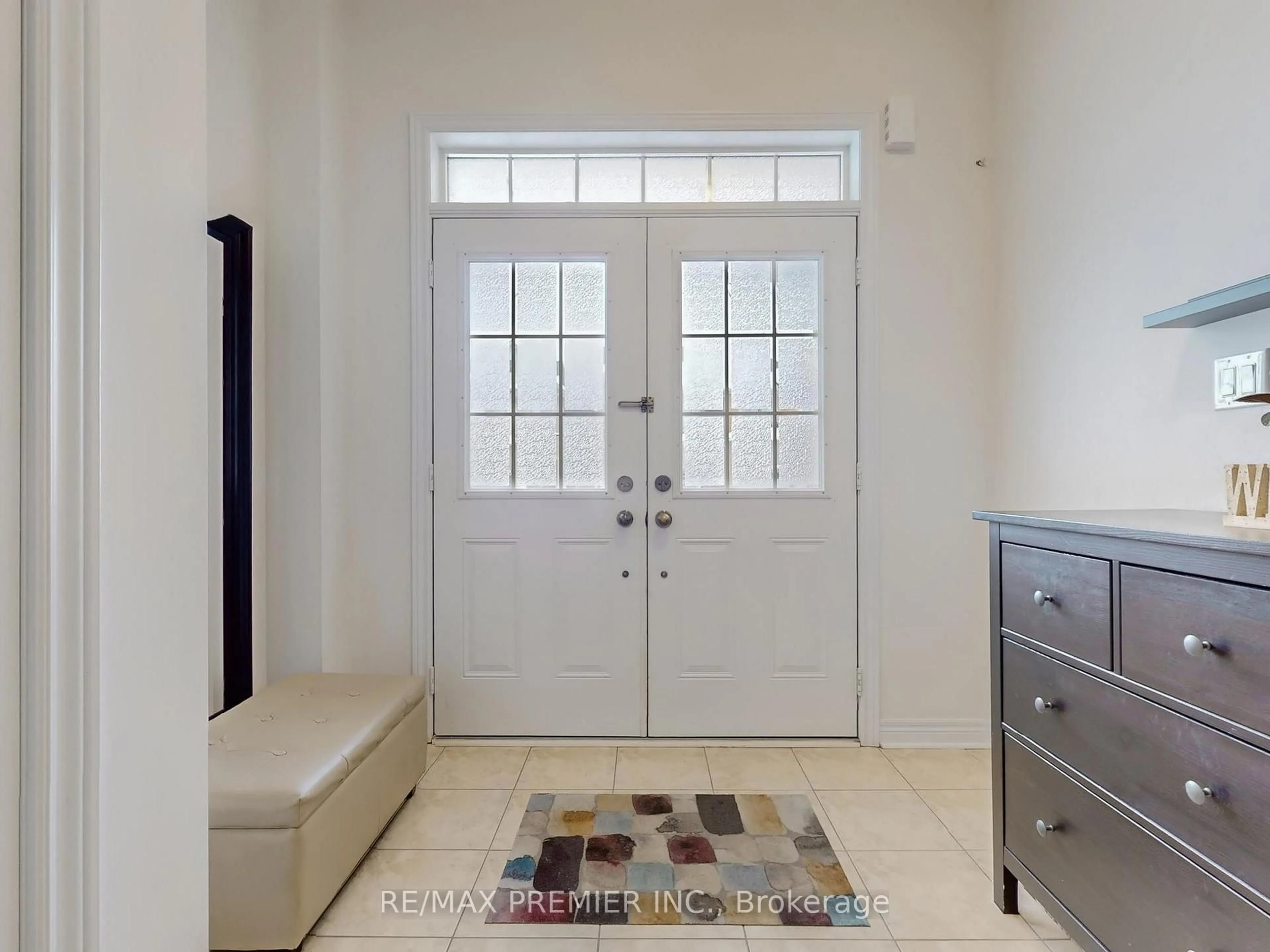 Indoor entryway for 32 Blue Grouse Rd, Vaughan Ontario L6A 4B9