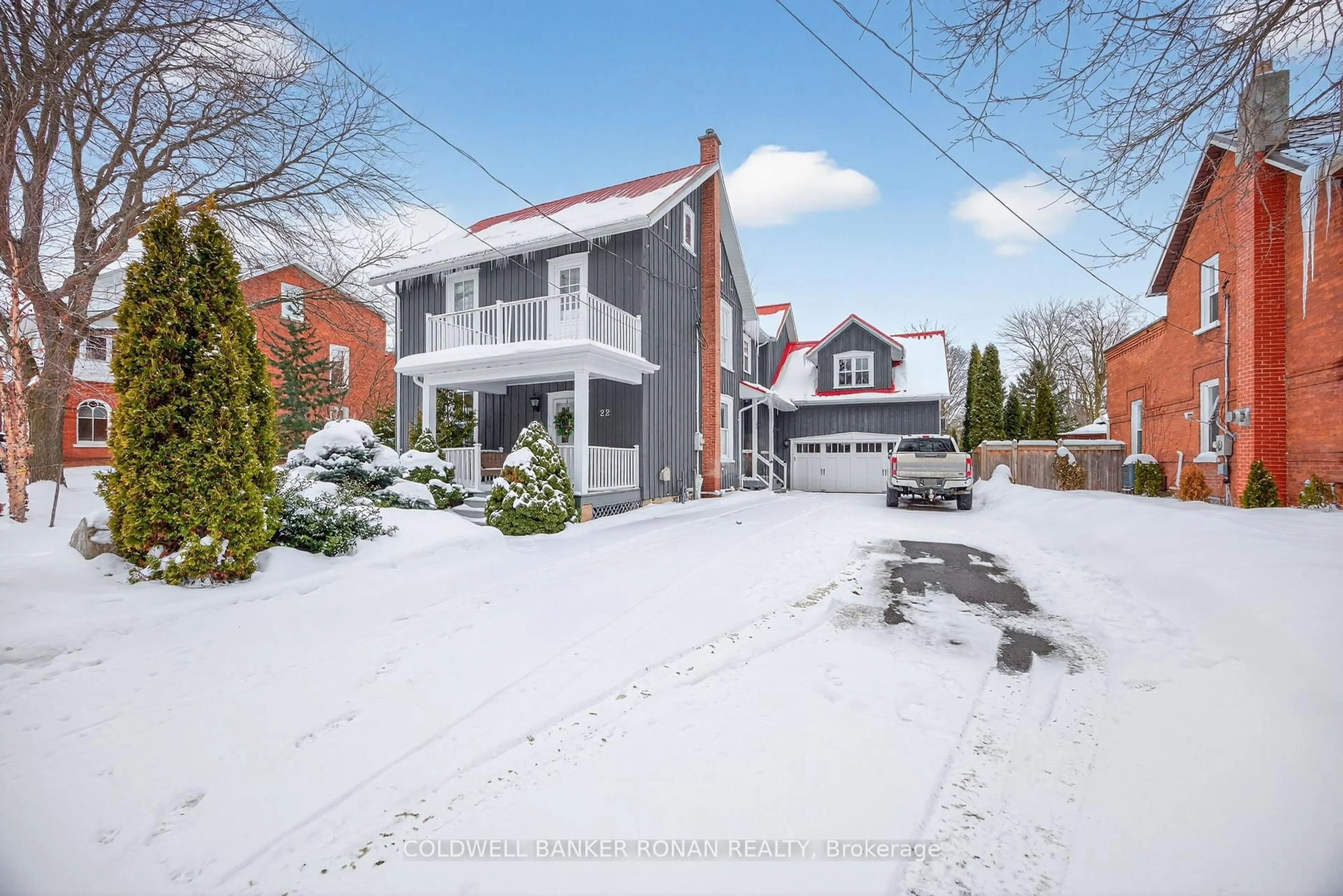 A pic from outside/outdoor area/front of a property/back of a property/a pic from drone, street for 22 Centre St, New Tecumseth Ontario L0G 1A0