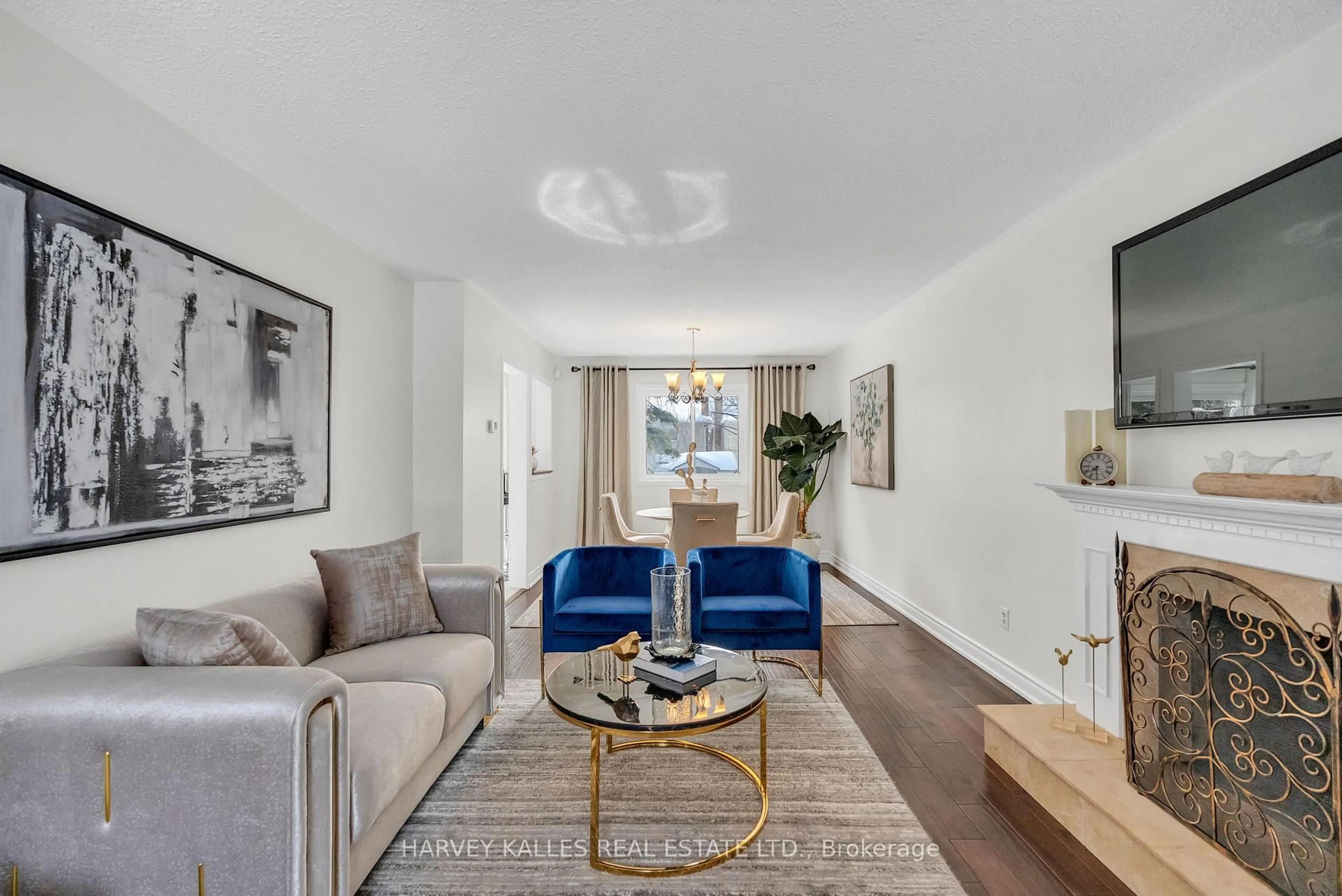 Living room with furniture, unknown for 33 Ravengloss Dr, Markham Ontario L3T 4C8