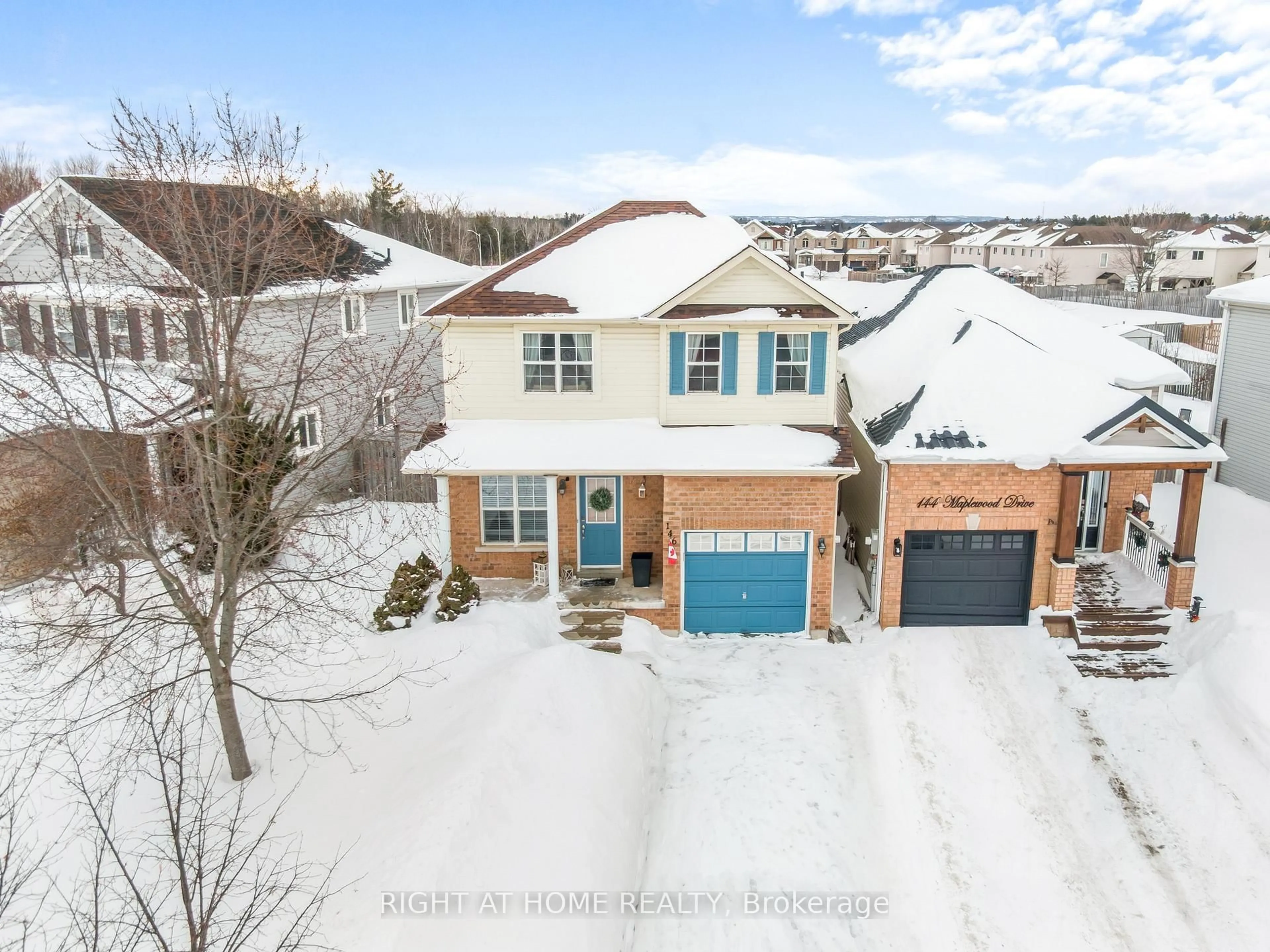 A pic from outside/outdoor area/front of a property/back of a property/a pic from drone, street for 146 Maplewood Dr, Essa Ontario L3W 0B9