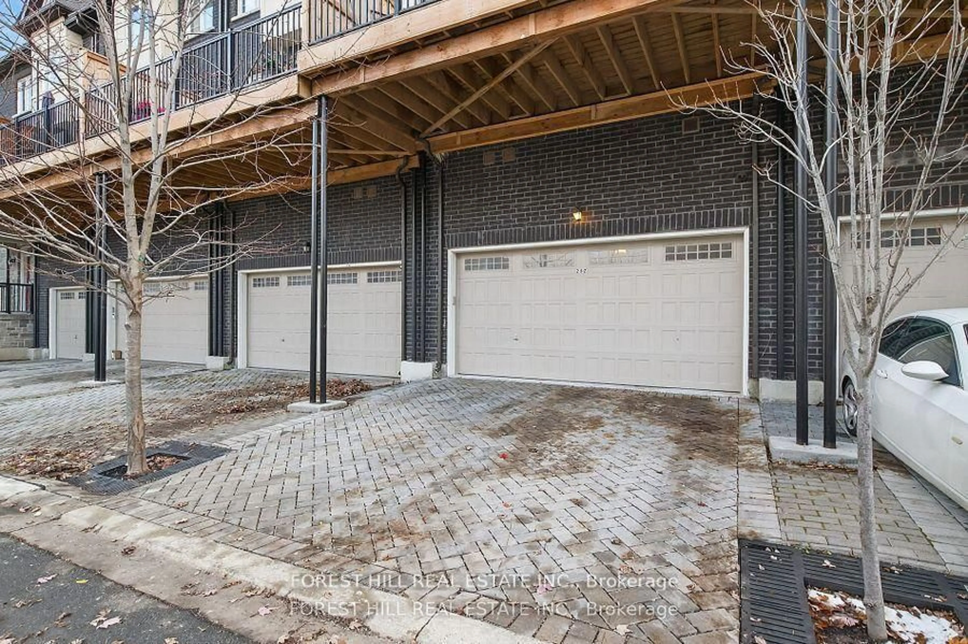 Indoor garage for 282 King Rd, Richmond Hill Ontario L4E 1H3