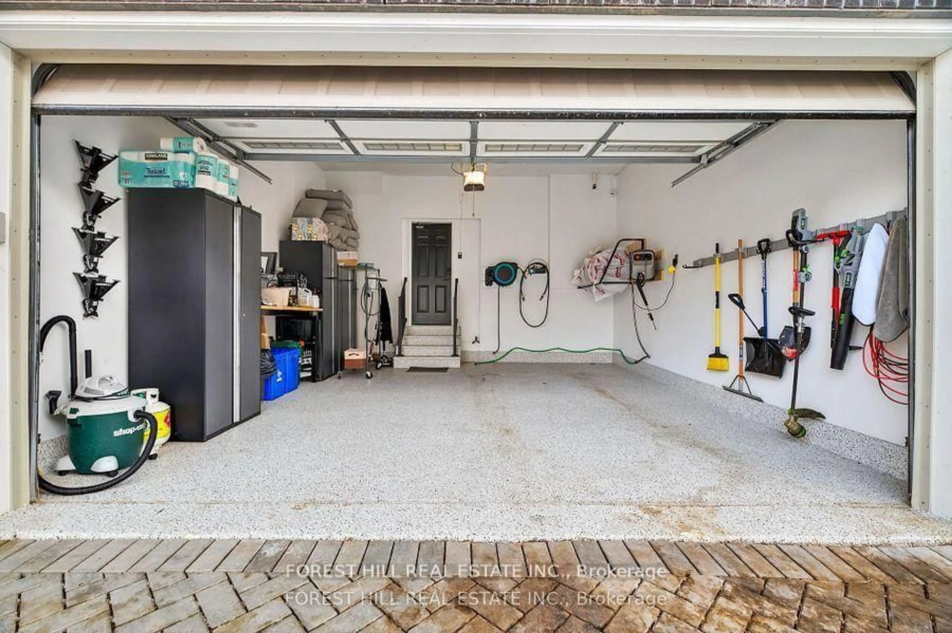 Indoor garage for 282 King Rd, Richmond Hill Ontario L4E 1H3