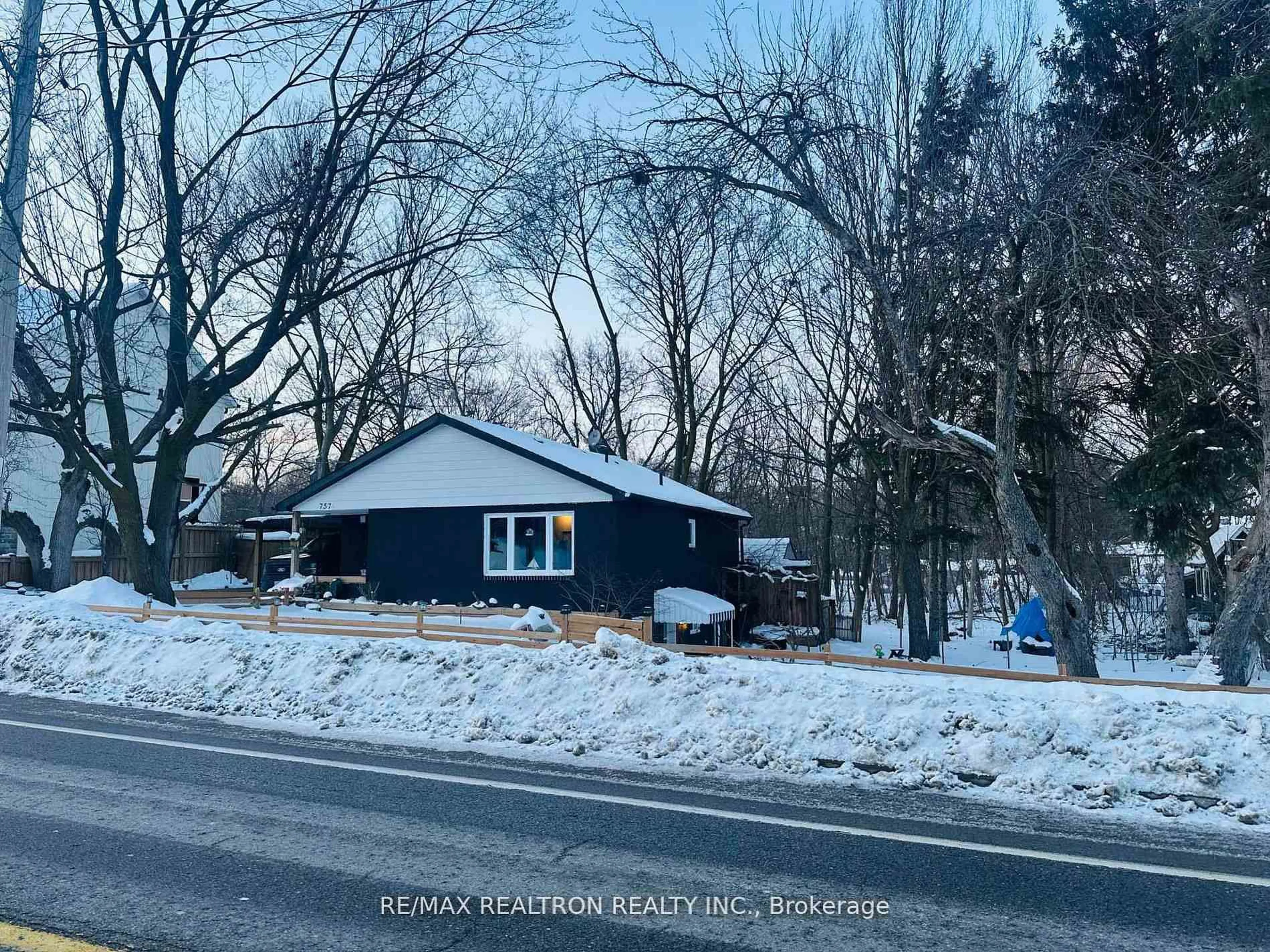 Unknown for 757 Srigley St, Newmarket Ontario L3Y 1X6