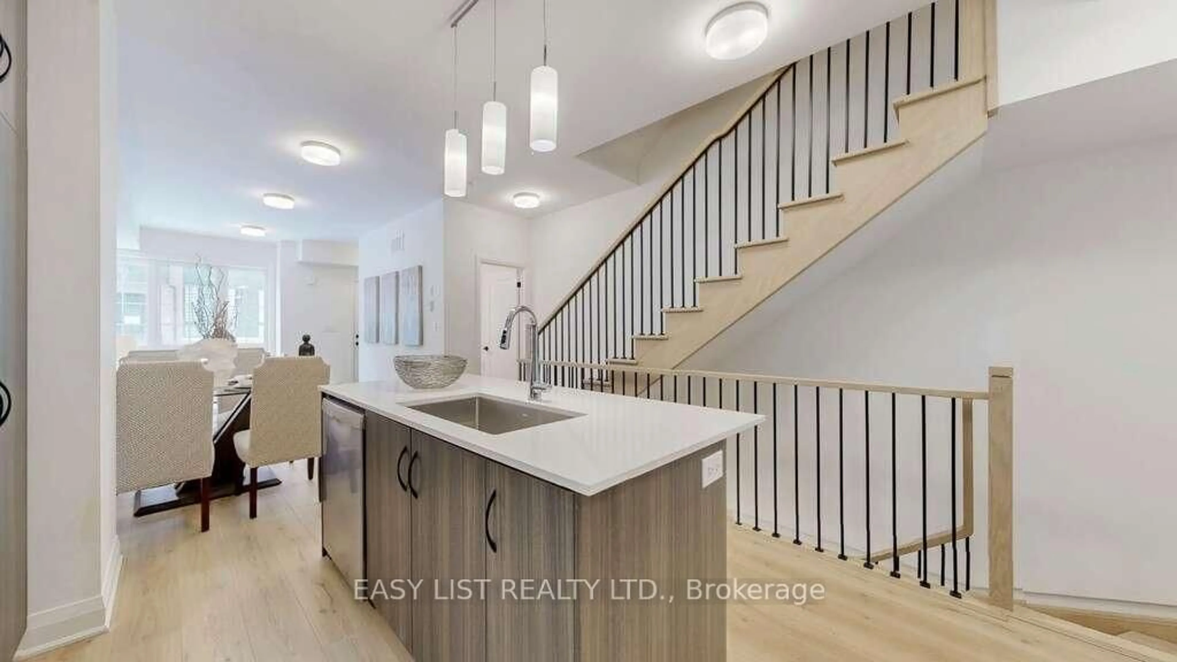 Open concept kitchen, unknown for 150 Alton Cres, Vaughan Ontario L4J 0M1