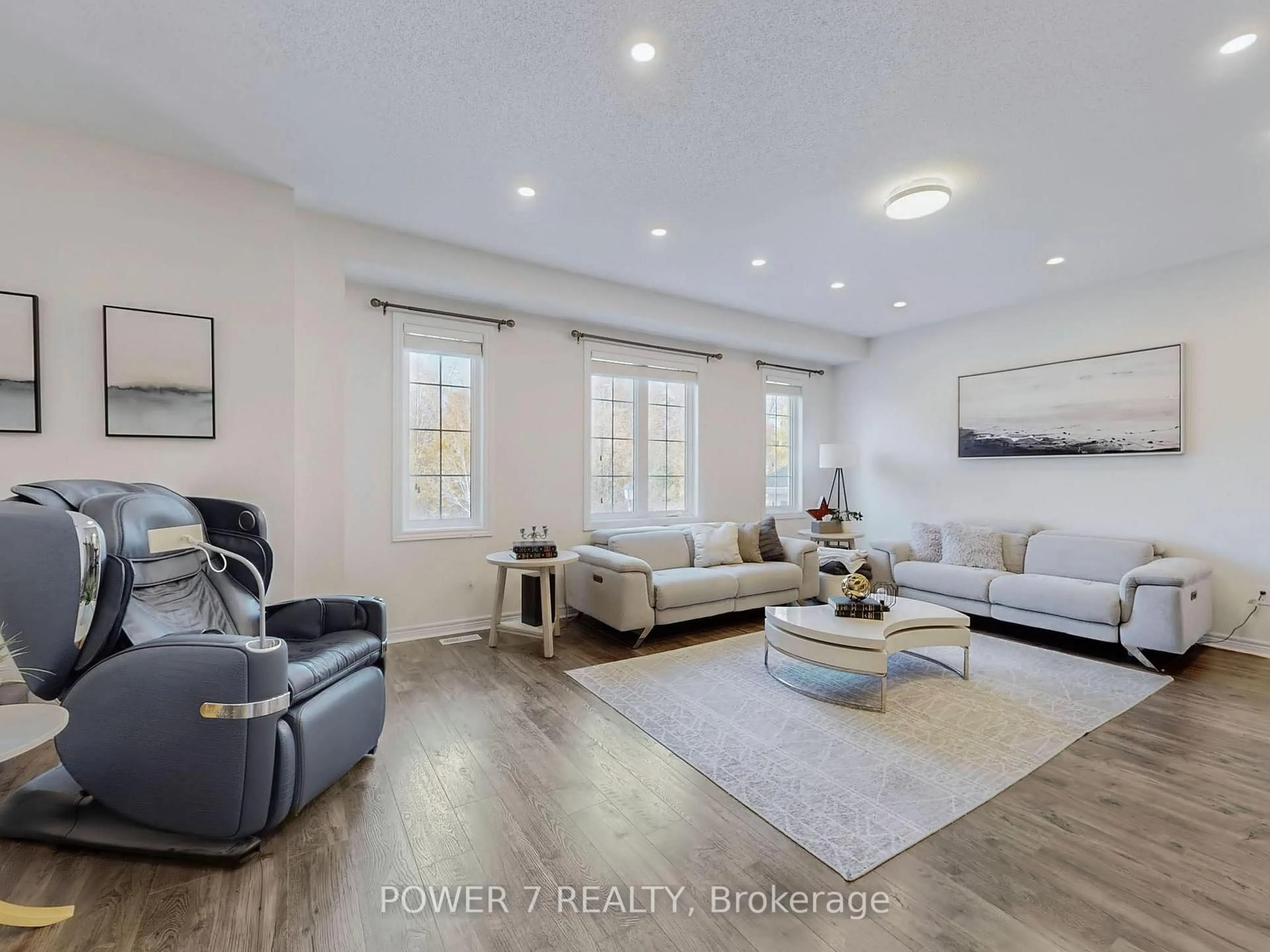 Living room with furniture, unknown for 180 Woodspring Ave, Newmarket Ontario L3X 3J4