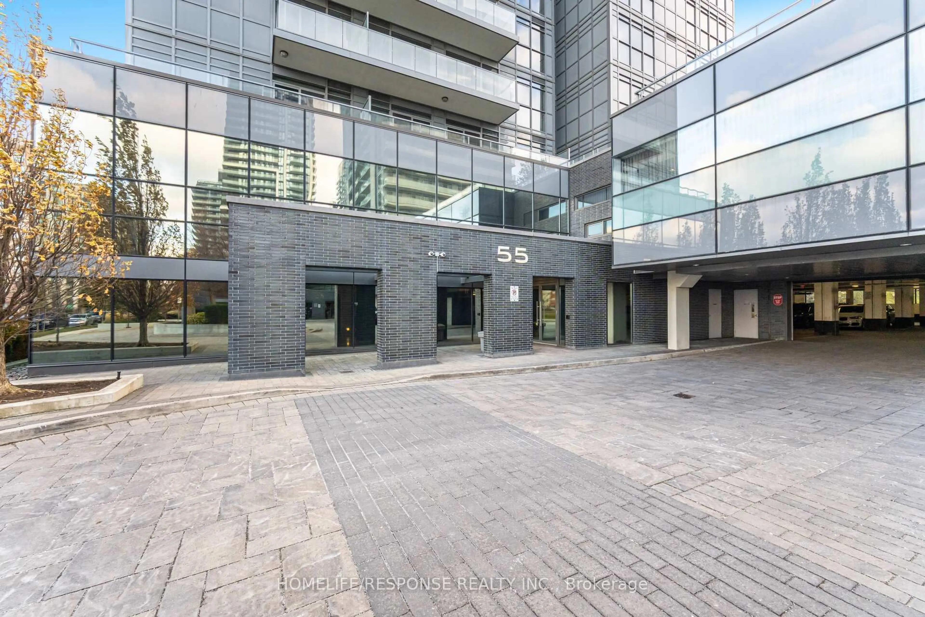 Indoor foyer for 55 Oneida Cres #1206, Richmond Hill Ontario L4B 0E8