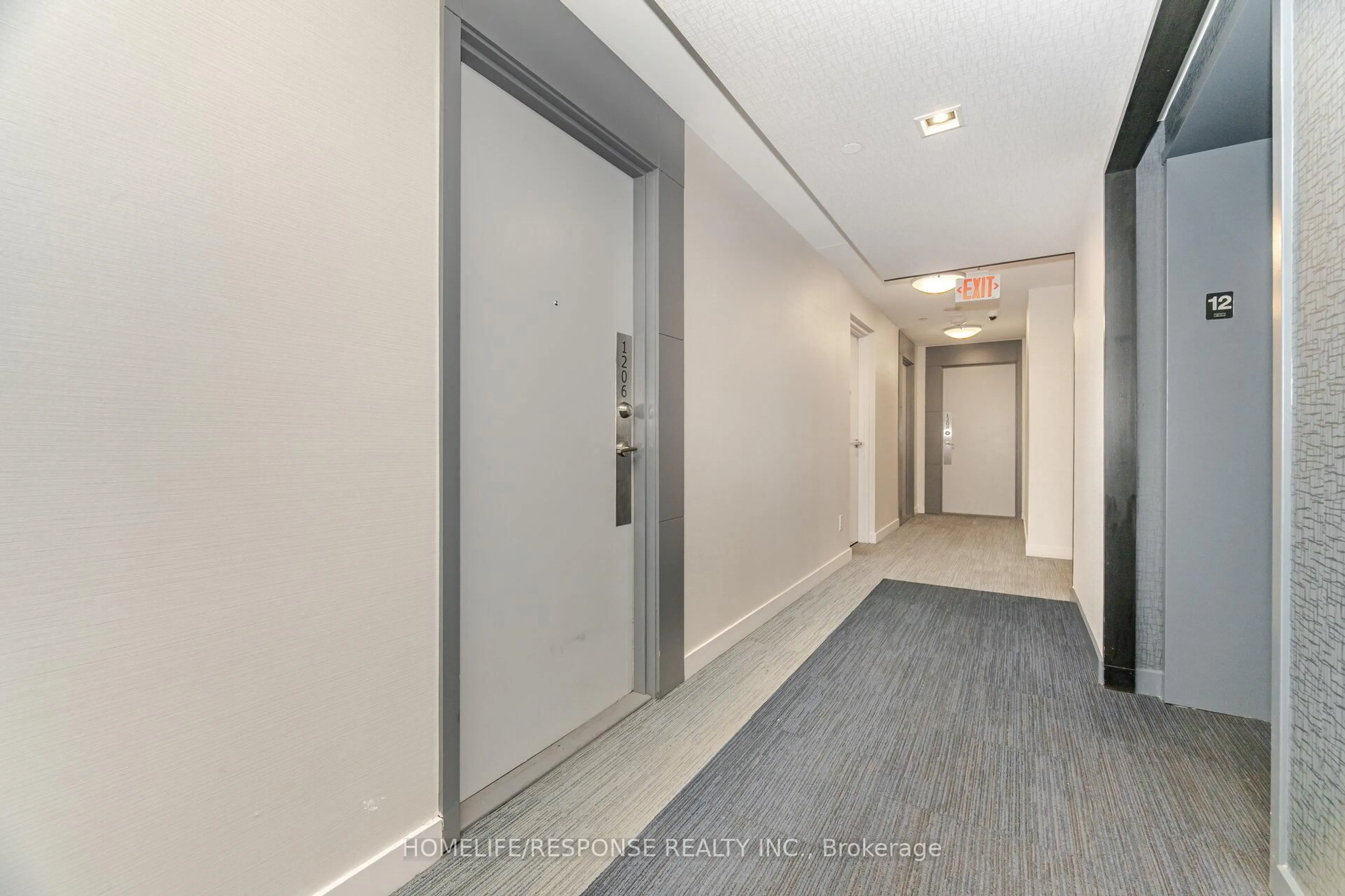 Indoor foyer for 55 Oneida Cres #1206, Richmond Hill Ontario L4B 0E8