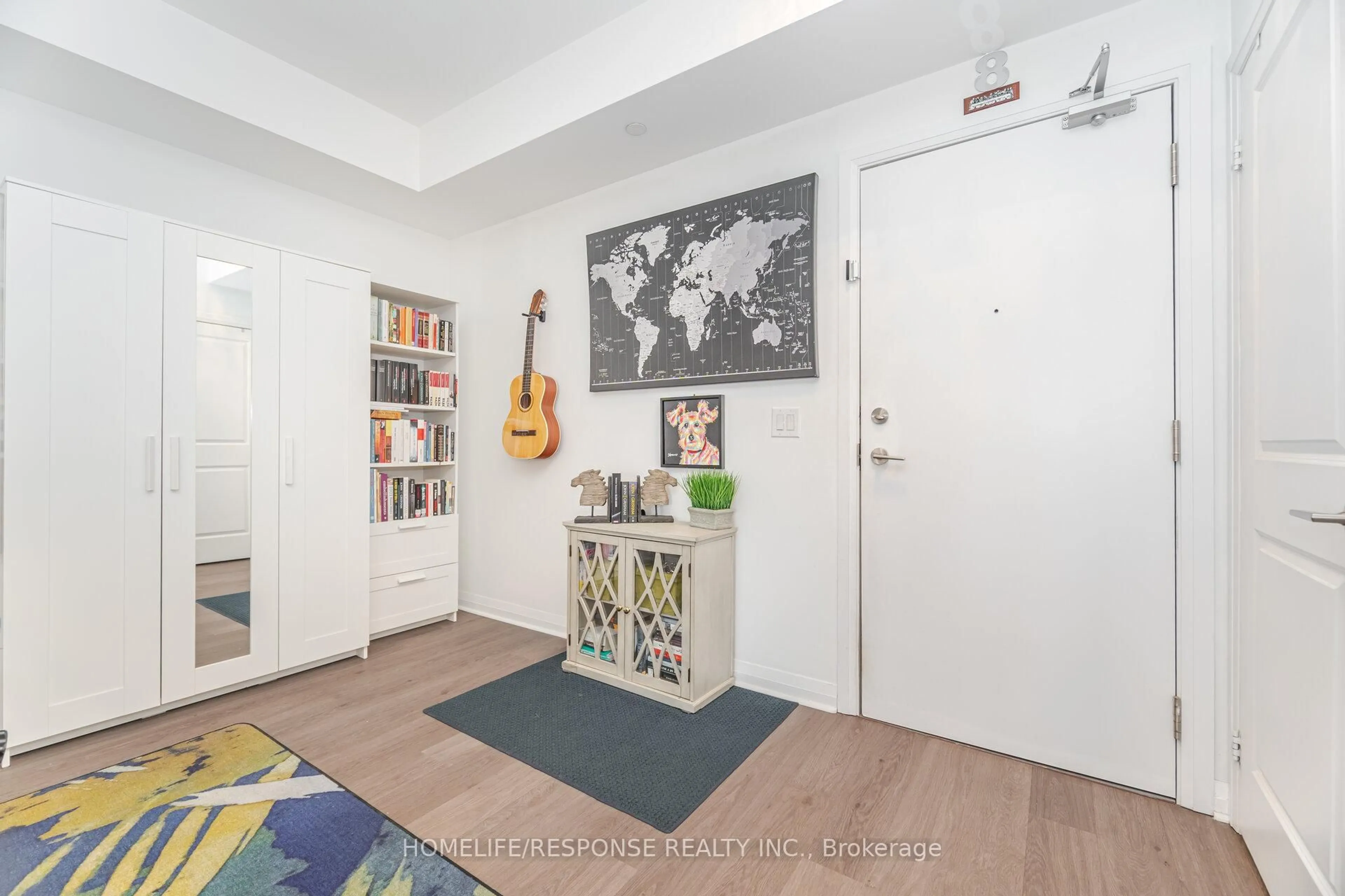 Indoor entryway for 55 Oneida Cres #1206, Richmond Hill Ontario L4B 0E8