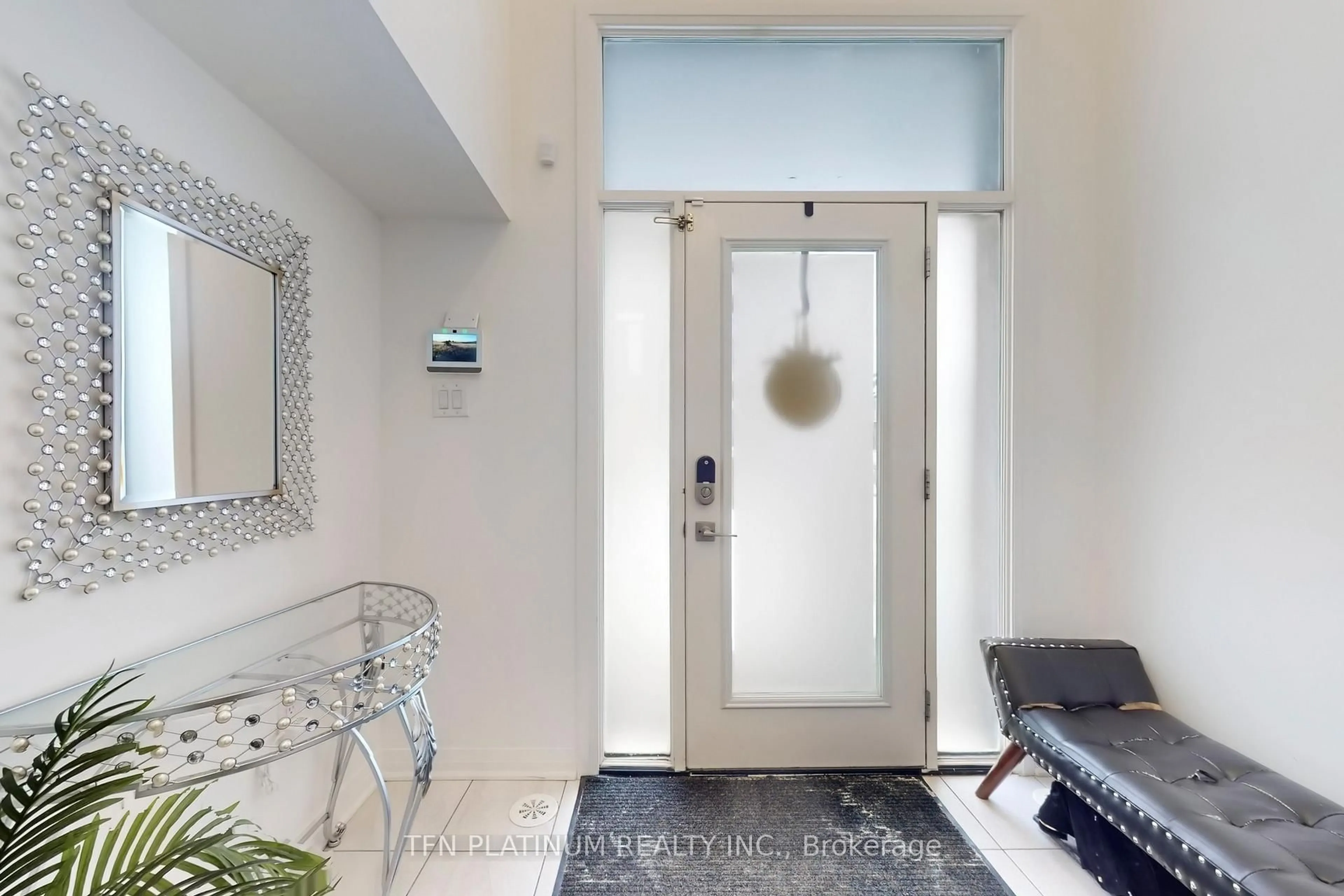 Indoor entryway for 18 Totten Tr, New Tecumseth Ontario L0G 1W0