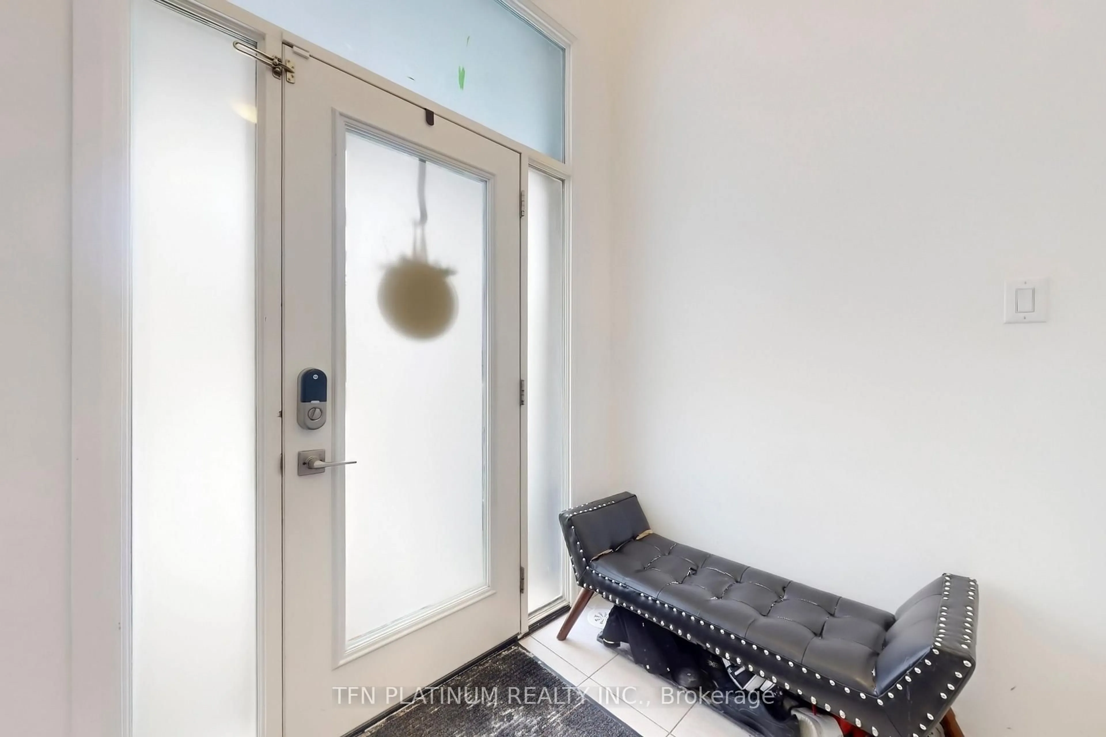 Indoor entryway for 18 Totten Tr, New Tecumseth Ontario L0G 1W0