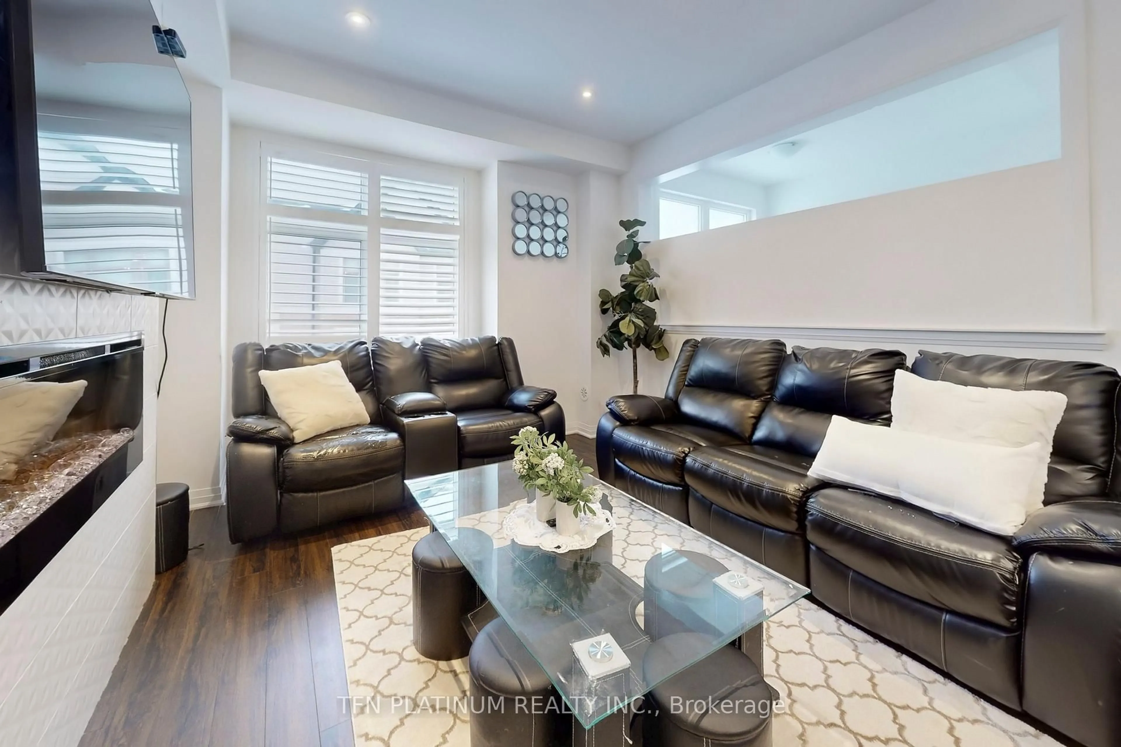 Living room with furniture, unknown for 18 Totten Tr, New Tecumseth Ontario L0G 1W0