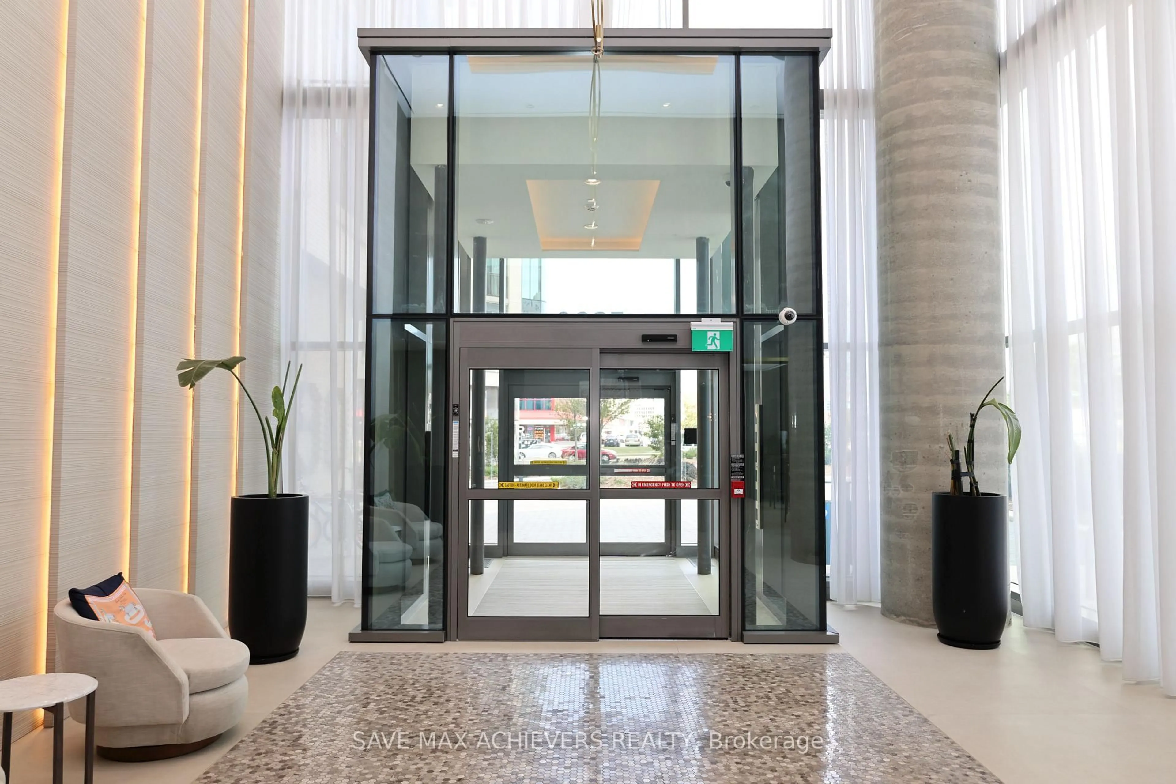 Indoor foyer for 7890 Jane St #5201, Vaughan Ontario L4K 0K9