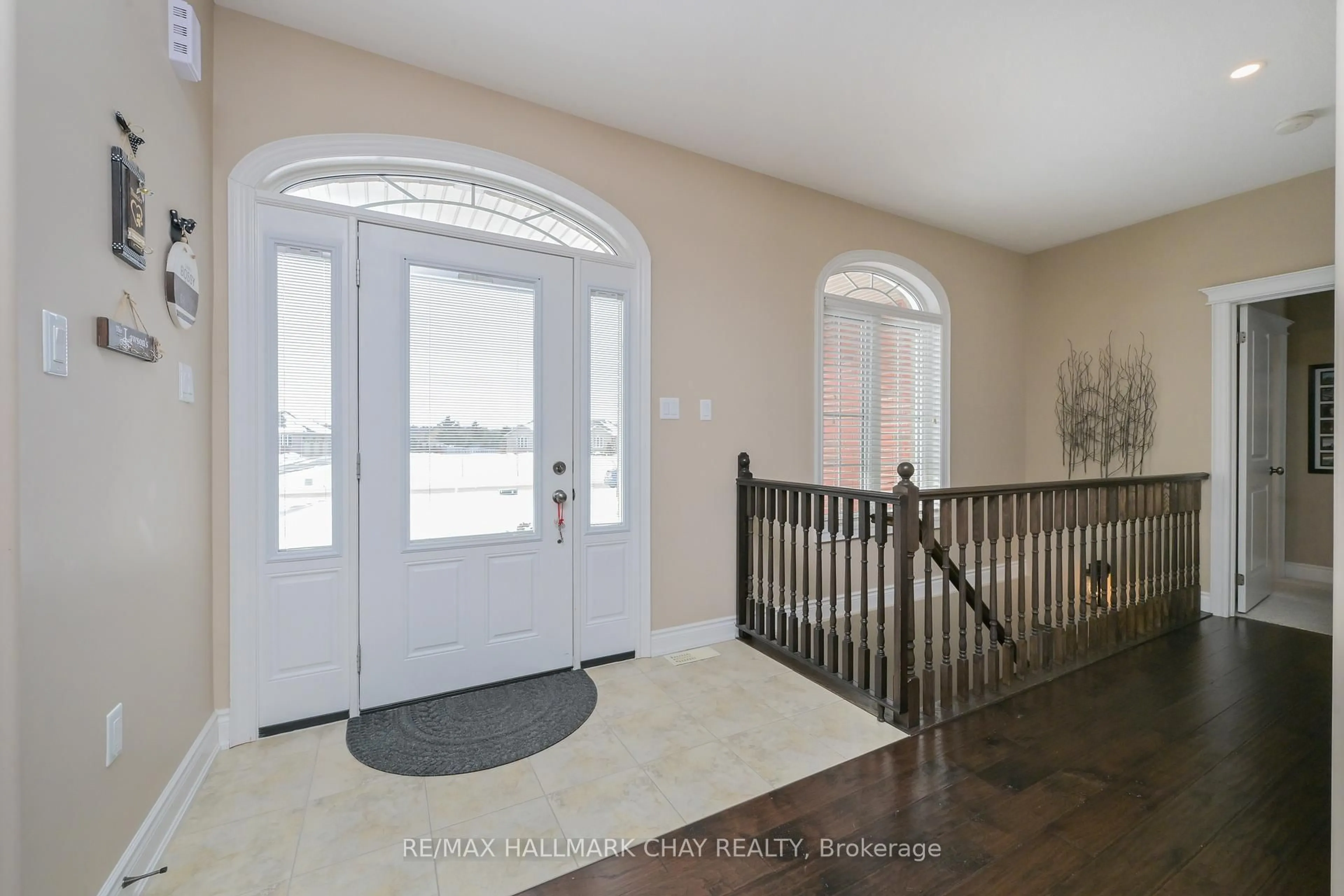 Indoor entryway for 11 Harry Parker Pl, Adjala-Tosorontio Ontario L0M 1J0