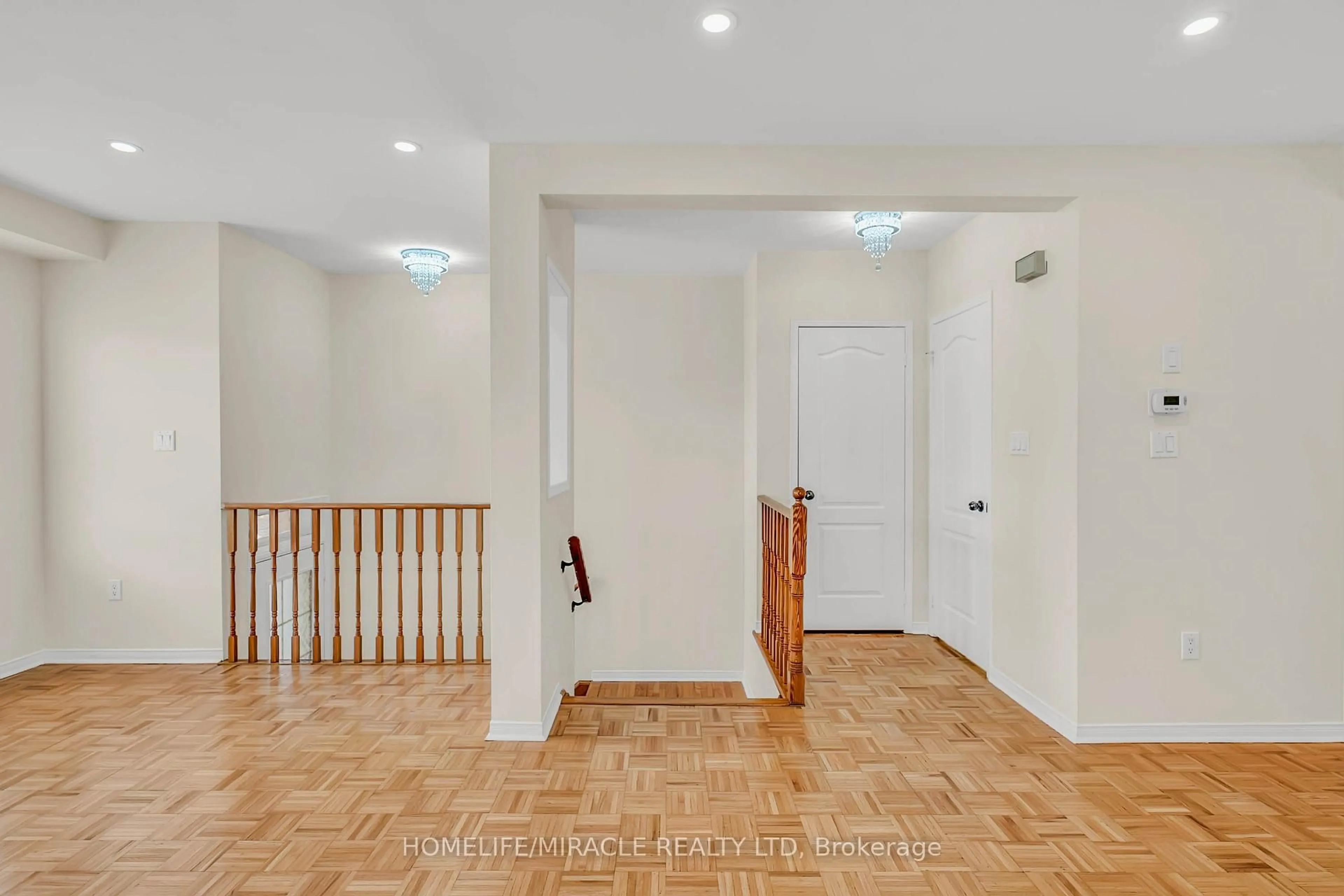 Indoor foyer for 17 Pikake Crt, Vaughan Ontario L6A 3W3