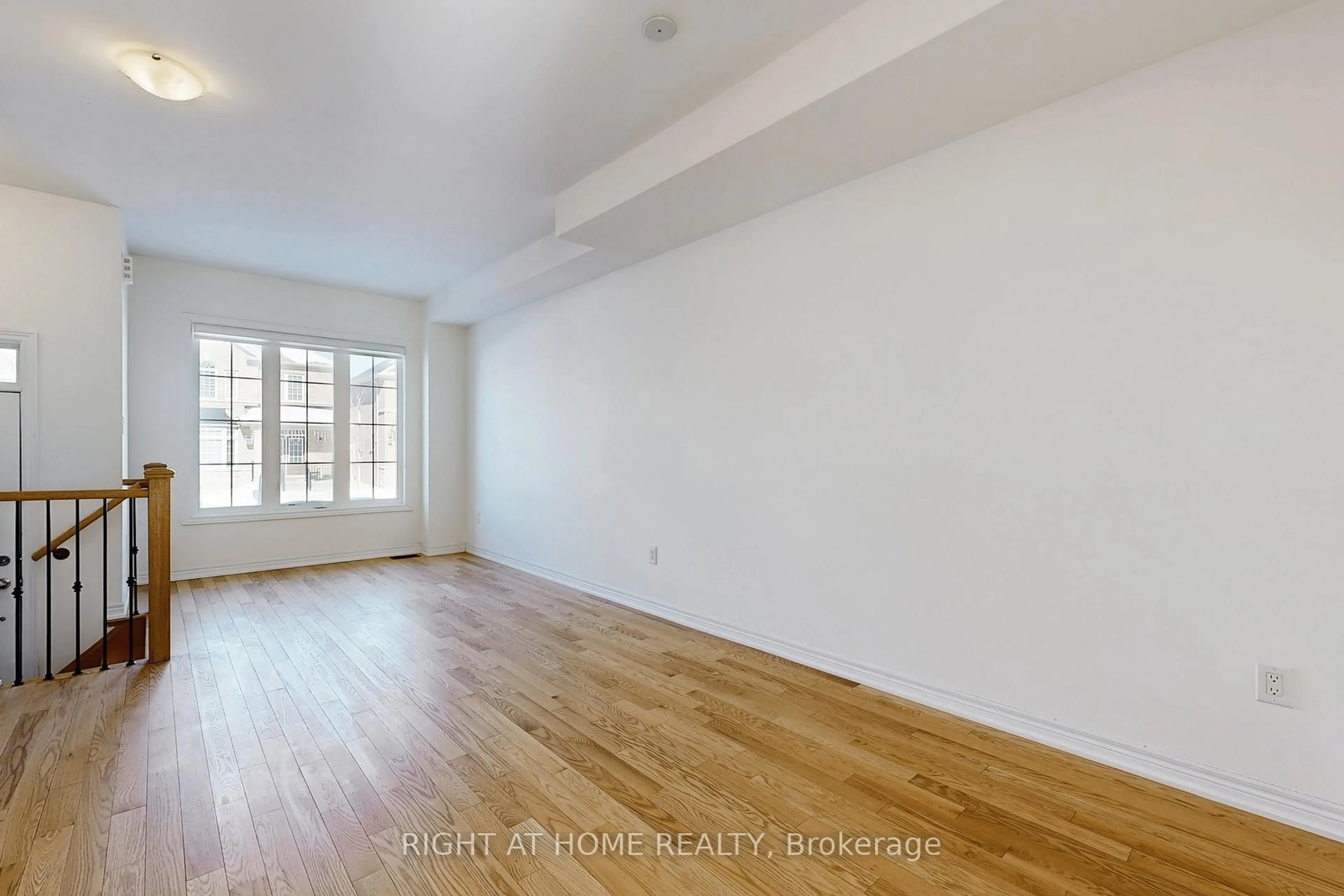 A pic of a room for 553 White's Hill Ave, Markham Ontario L6B 1N9