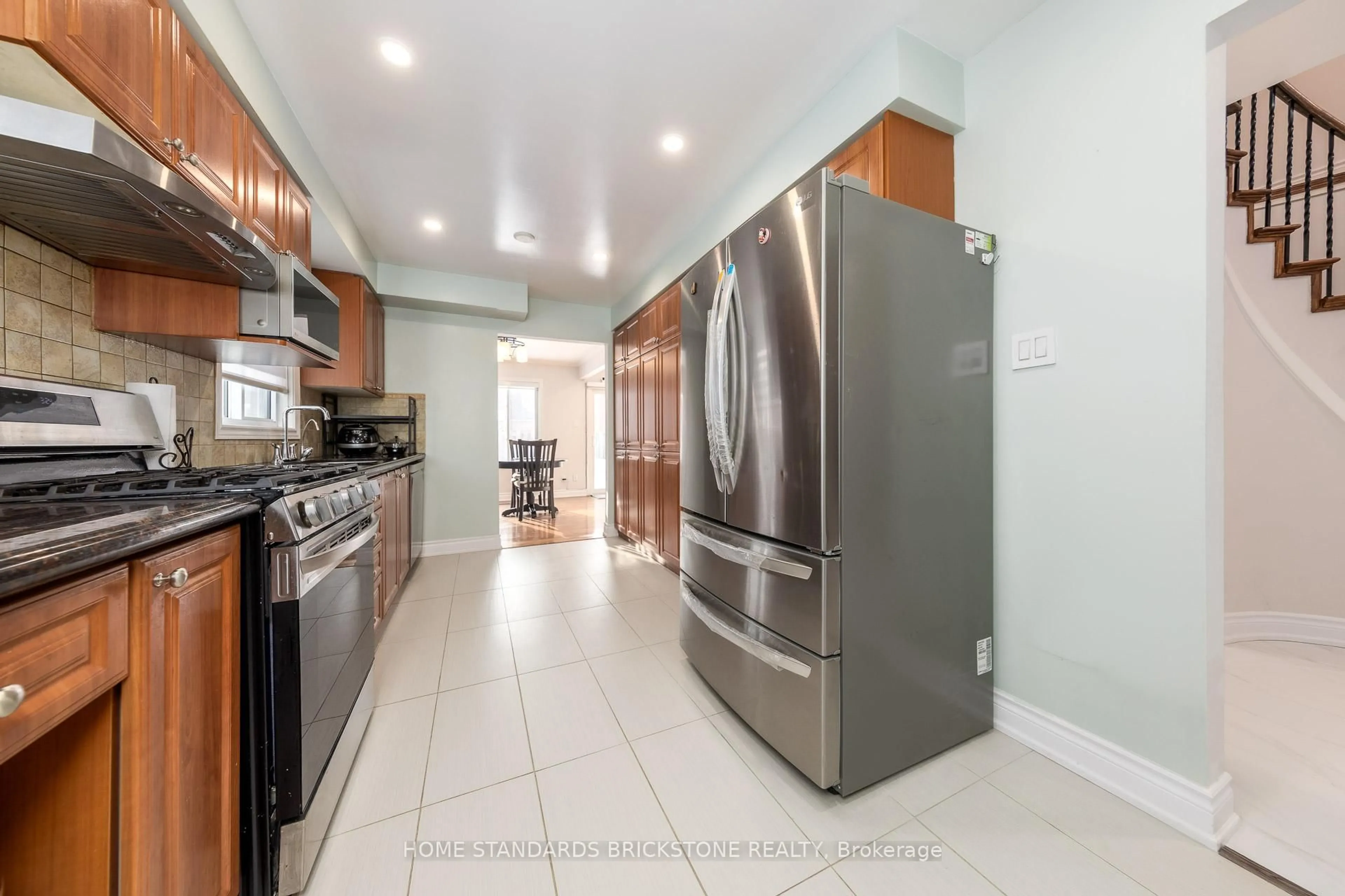 Unknown for 8 Royal Colwood Crt, Vaughan Ontario L4K 2J3