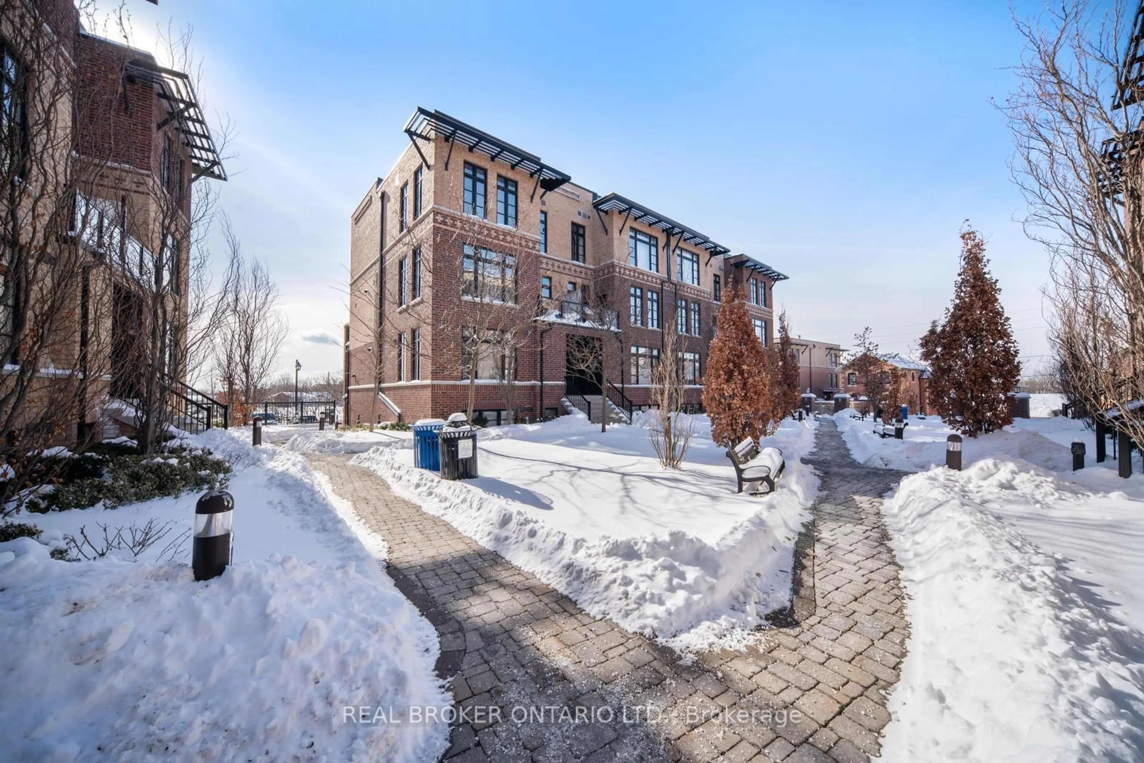 A pic from outside/outdoor area/front of a property/back of a property/a pic from drone, unknown for 8167 Kipling Ave #48, Vaughan Ontario L4L 0G4