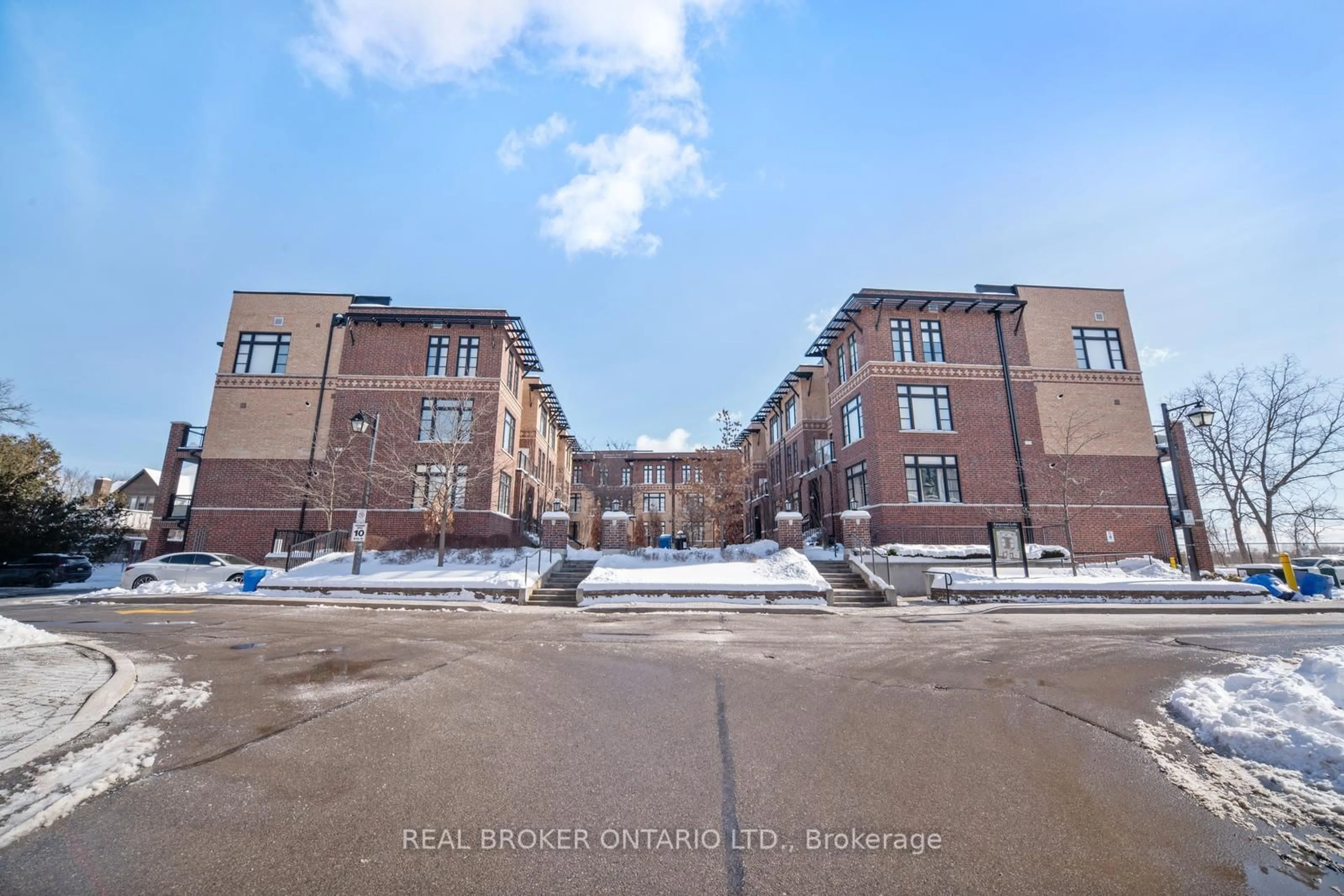 A pic from outside/outdoor area/front of a property/back of a property/a pic from drone, street for 8167 Kipling Ave #48, Vaughan Ontario L4L 0G4