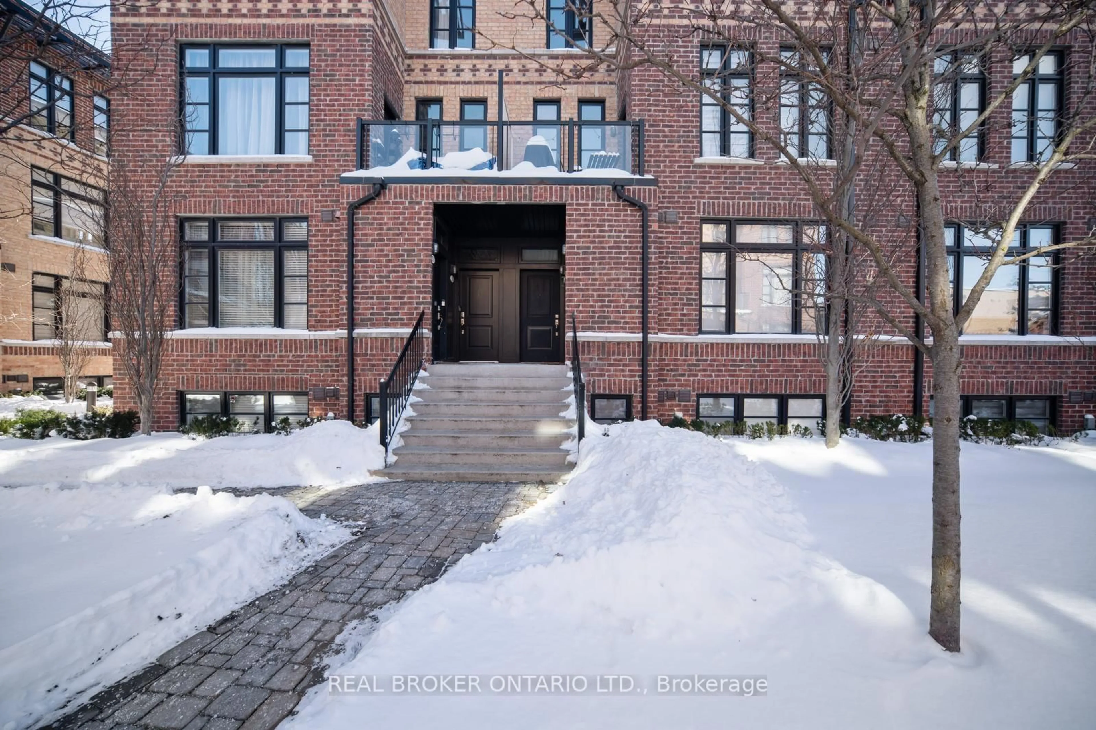 Indoor foyer for 8167 Kipling Ave #48, Vaughan Ontario L4L 0G4