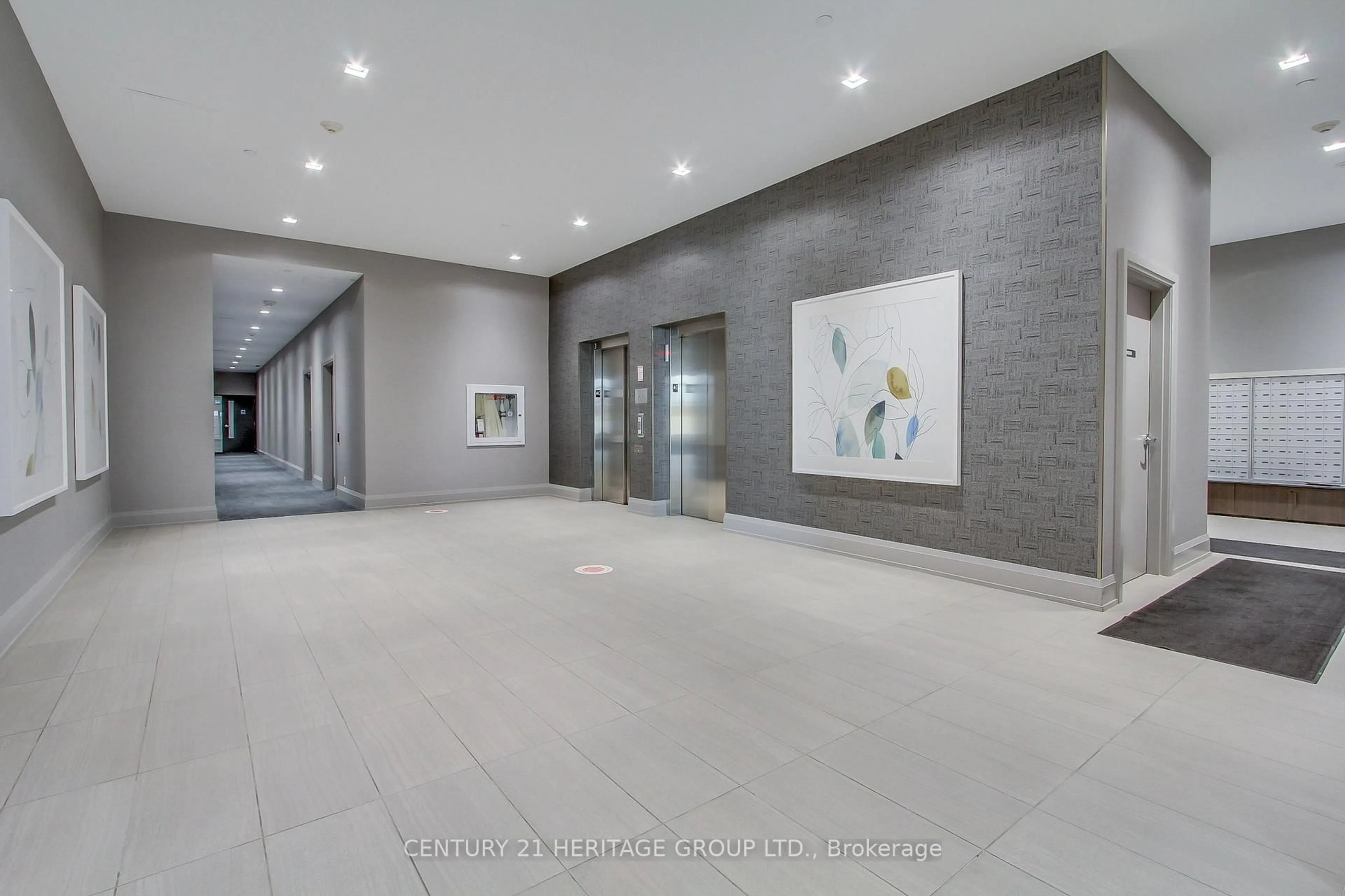 Indoor foyer for 555 William Graham Dr #250, Aurora Ontario L4G 7C4
