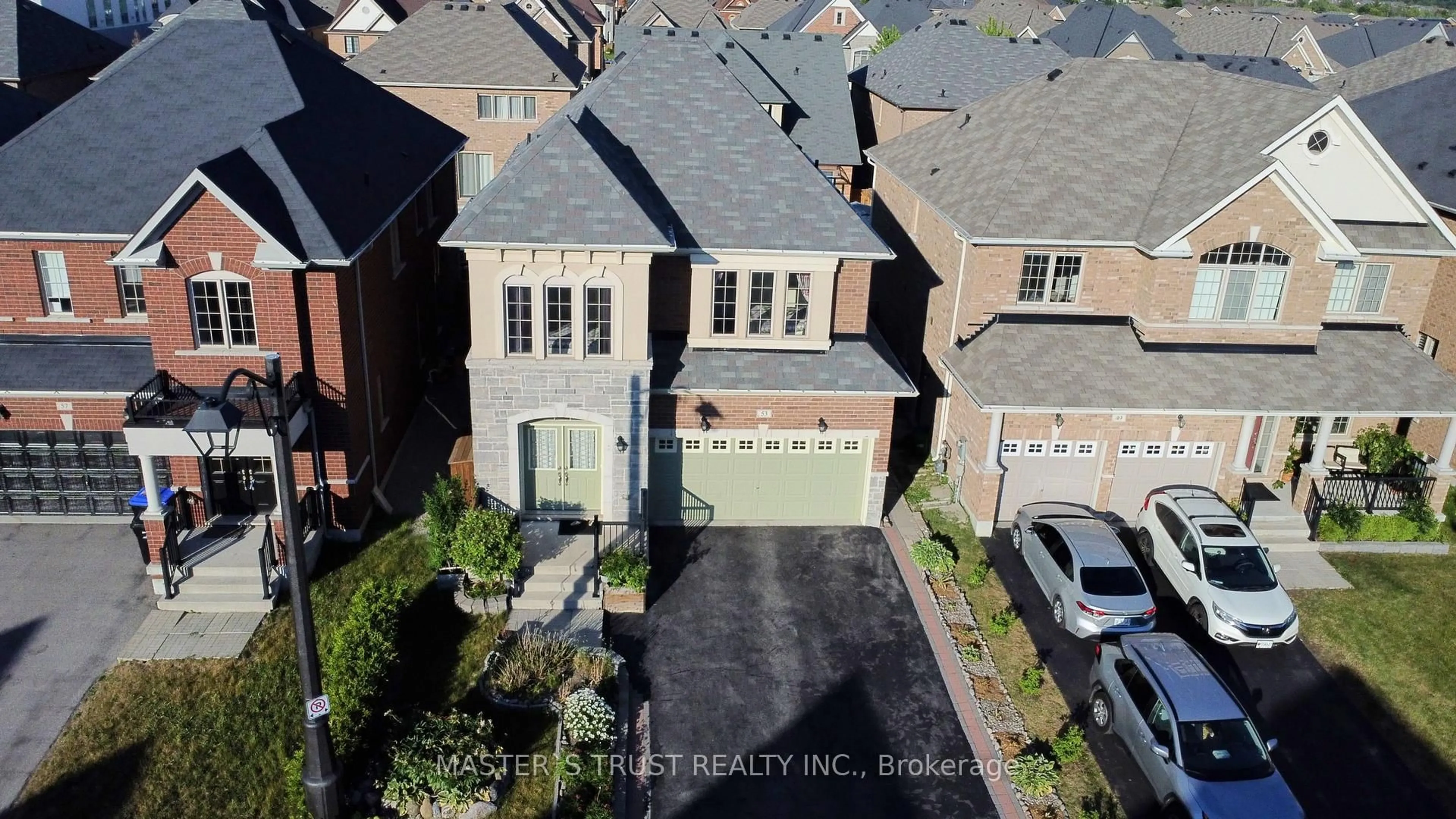 A pic from outside/outdoor area/front of a property/back of a property/a pic from drone, street for 53 Kidd St, Bradford West Gwillimbury Ontario L3Z 0V5